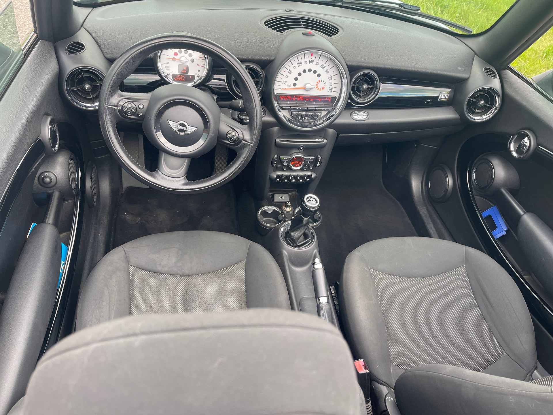 MINI One Cabriolet-image-4