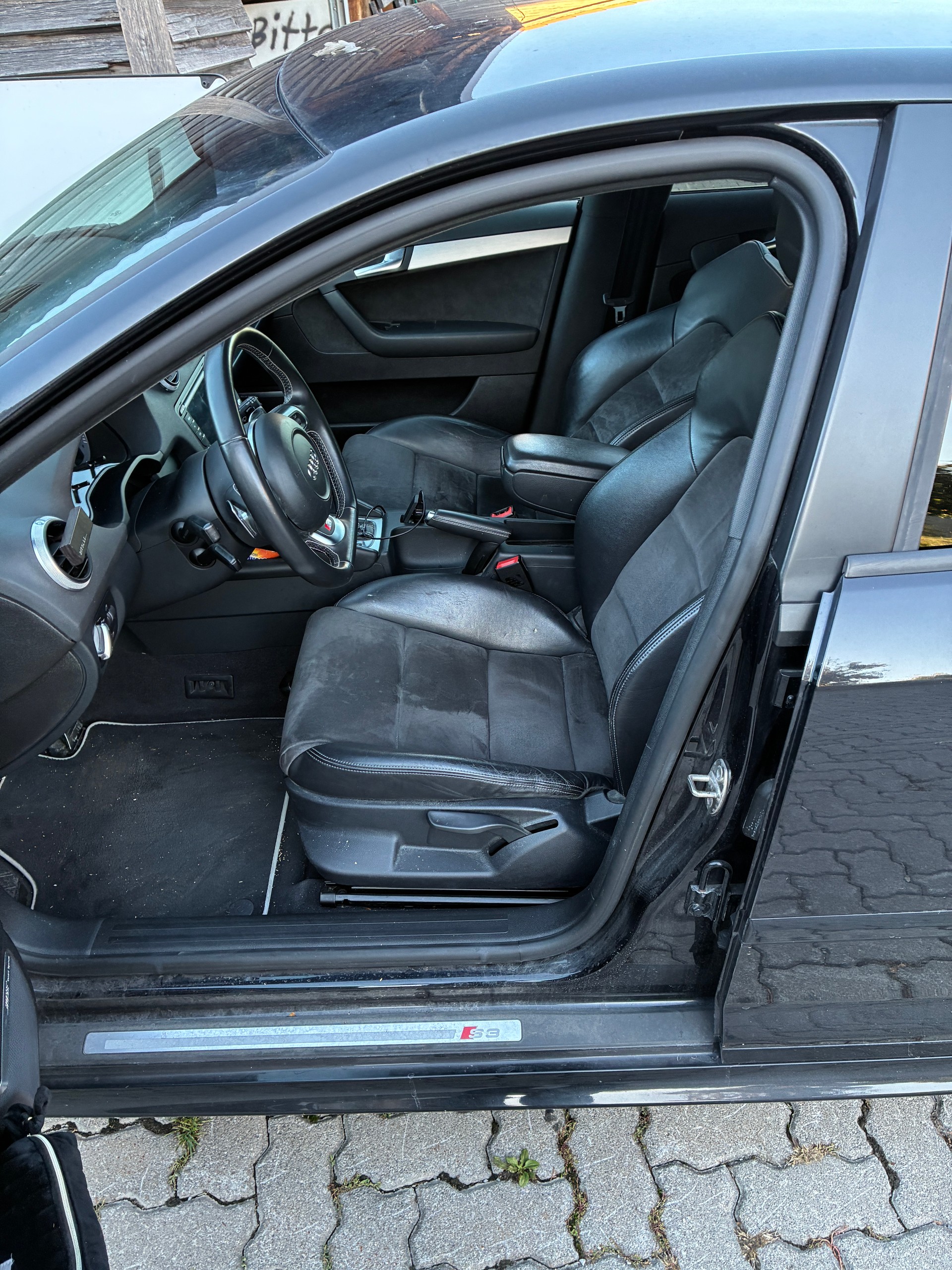 AUDI 2.0 T FSI quattro S-Tronic-image-2