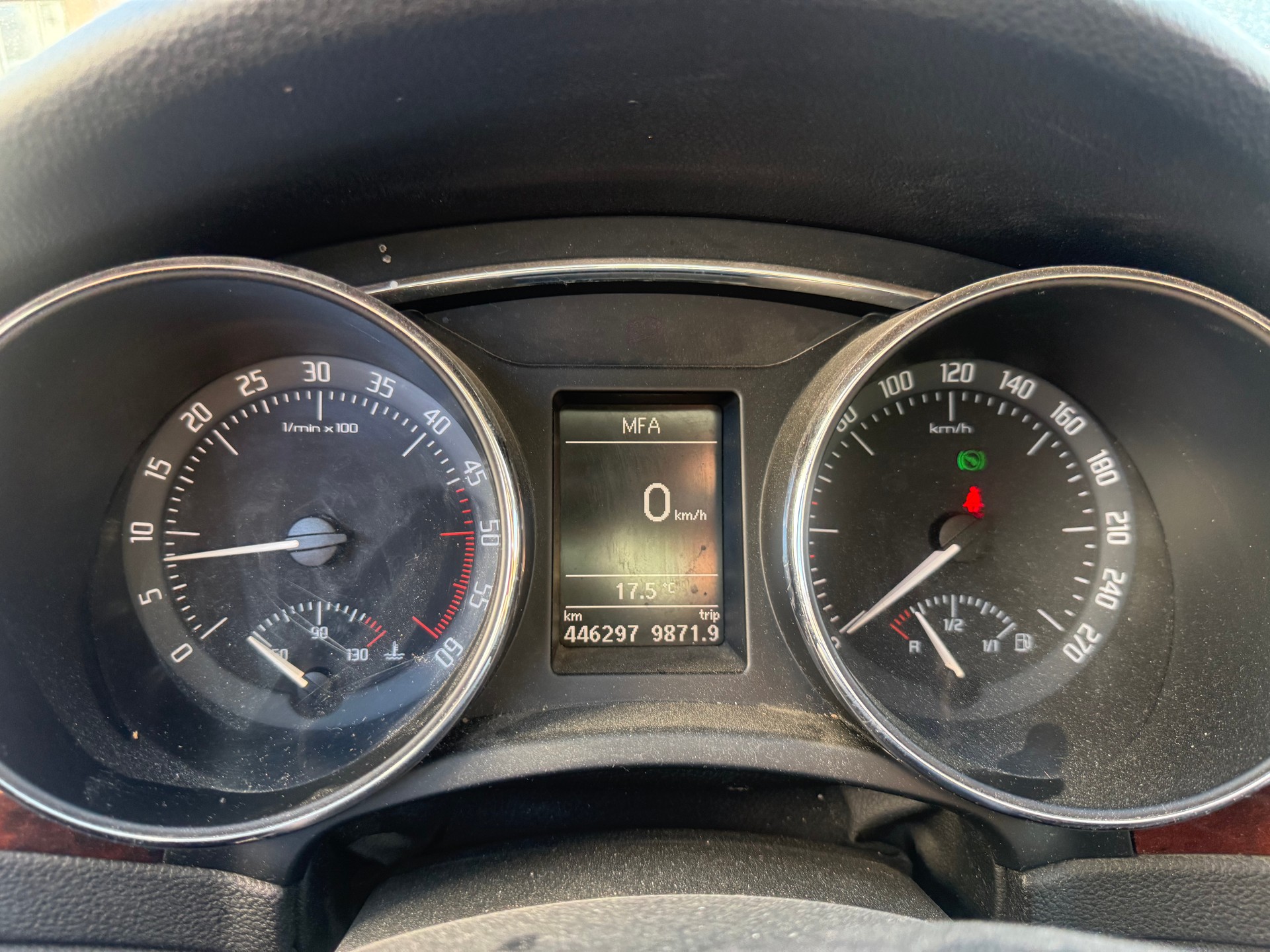 SKODA Superb Combi 2.0 TDi Ambition DSG-image-11