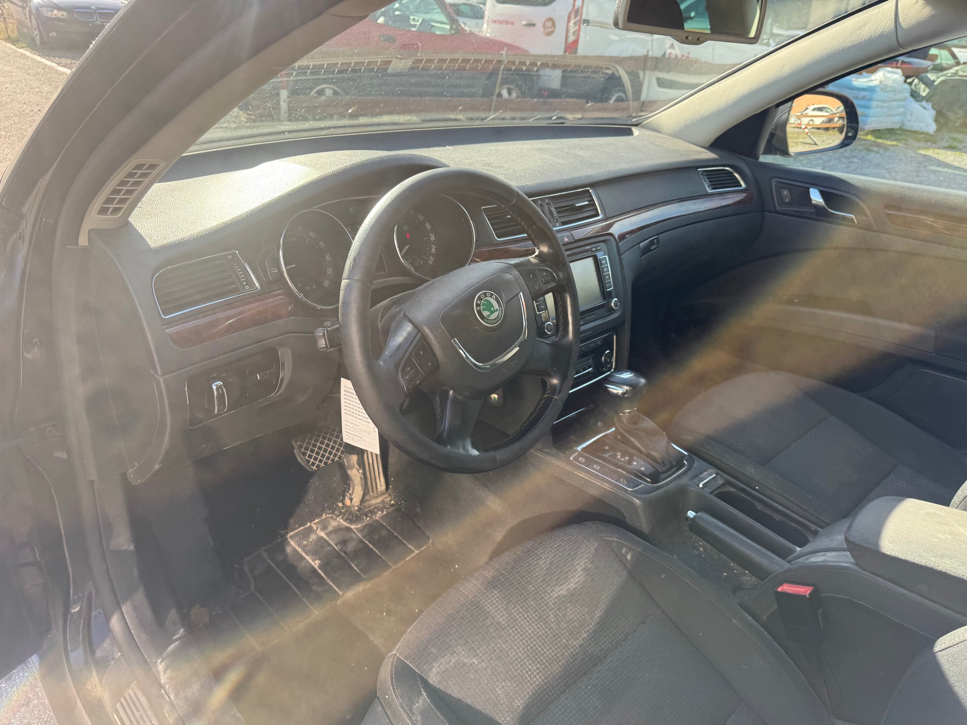 SKODA Superb Combi 2.0 TDi Ambition DSG-image-6