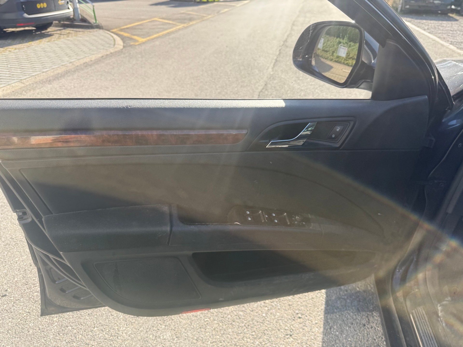 SKODA Superb Combi 2.0 TDi Ambition DSG-image-12