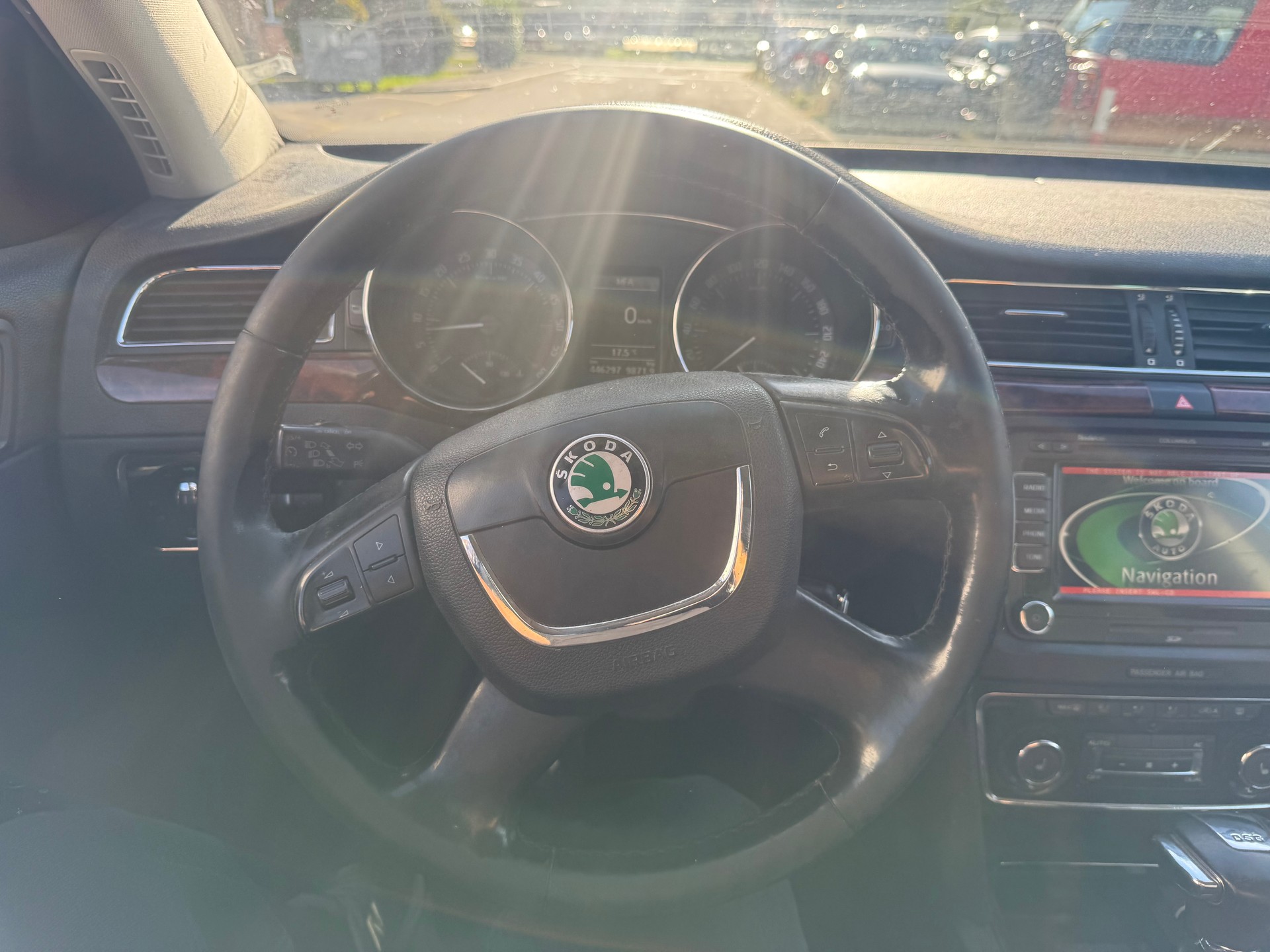 SKODA Superb Combi 2.0 TDi Ambition DSG-image-8