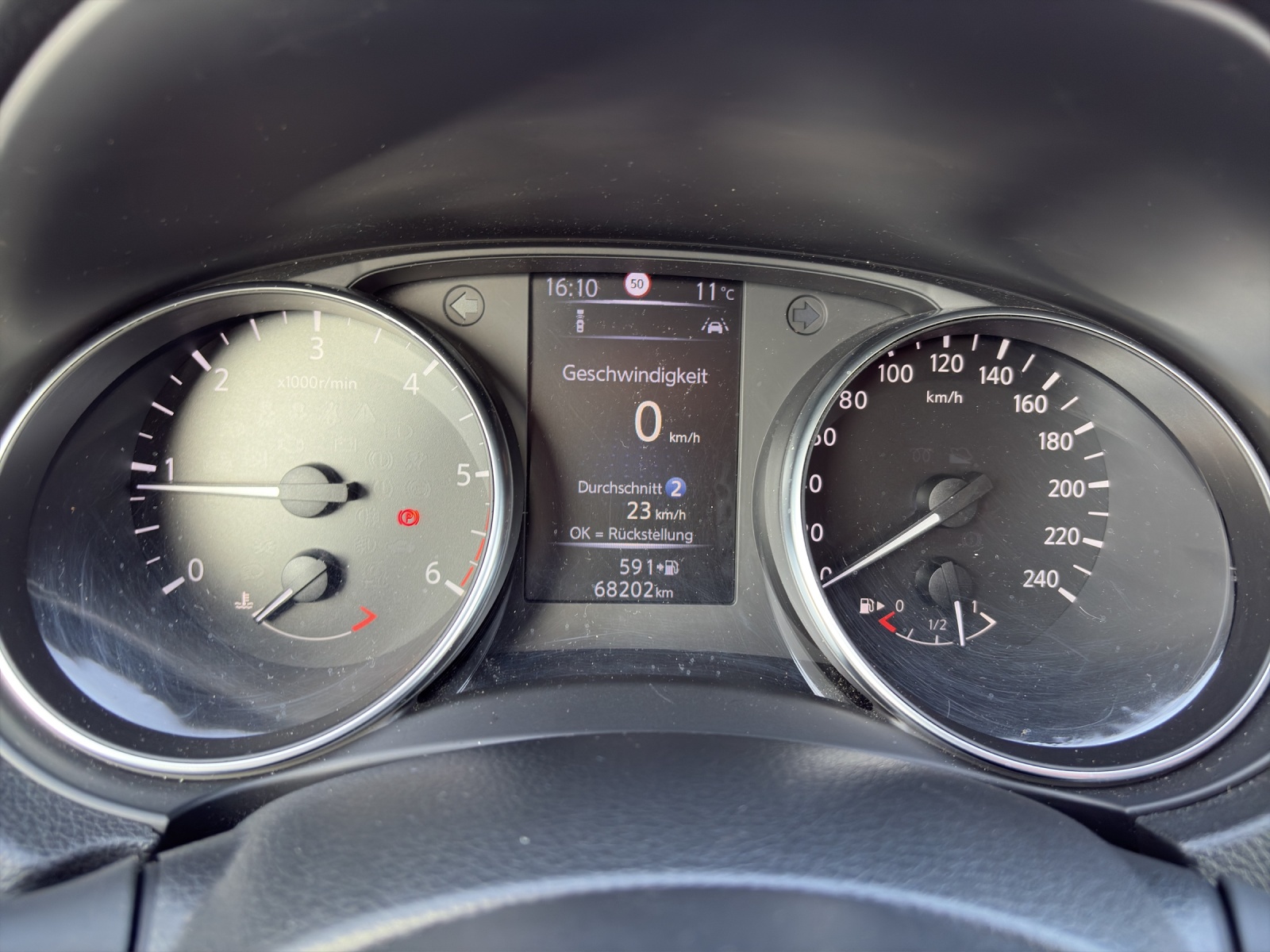NISSAN Qashqai 1.6 dCi Tekna-image-10
