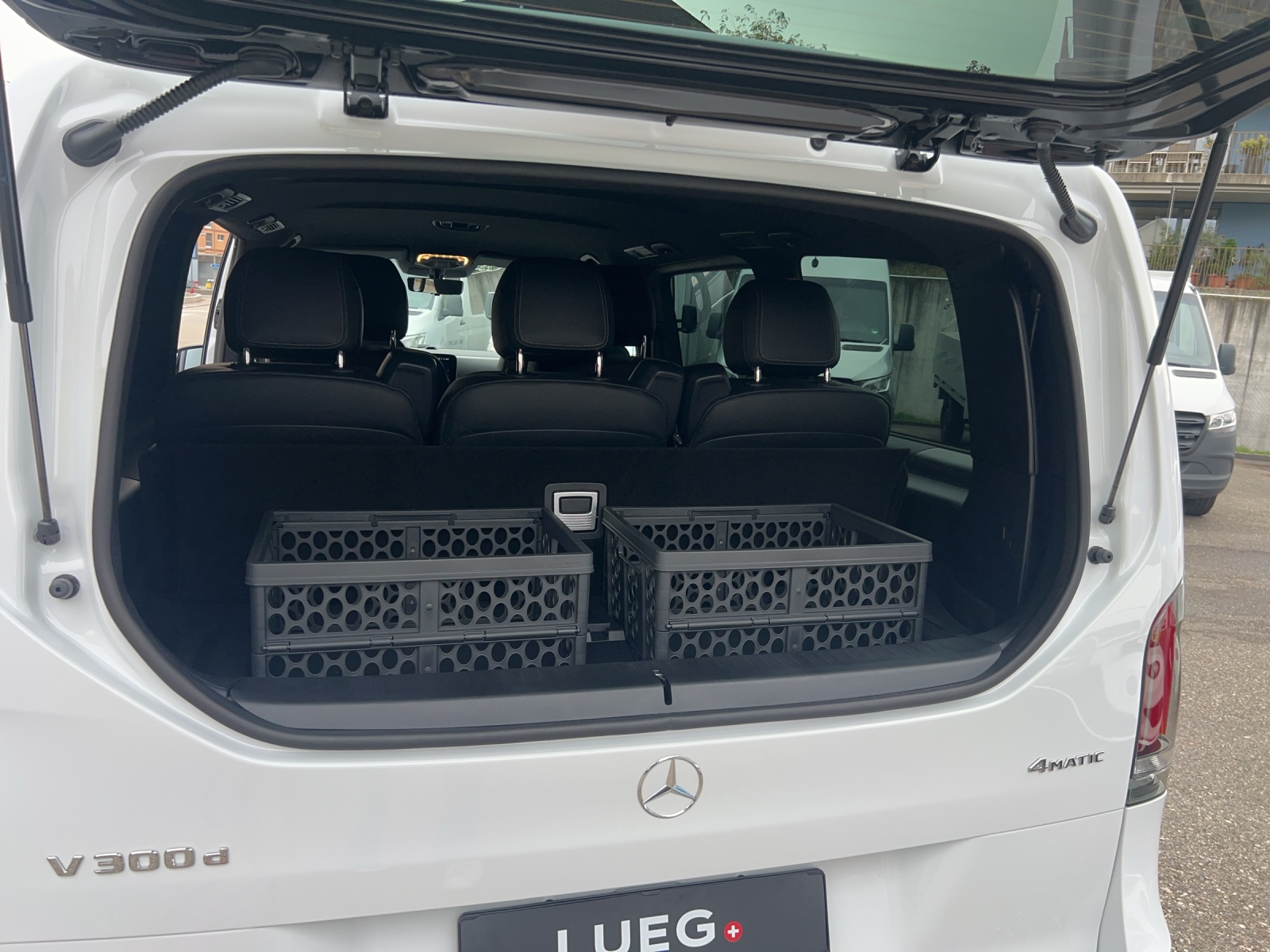 MERCEDES-BENZ V 300 d lang 4Matic Swiss Edition 9G-Tronic-image-14