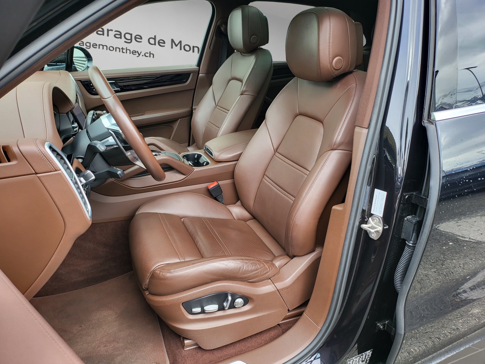 PORSCHE Cayenne-image-8