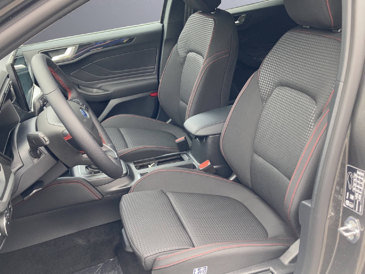 FORD Focus Station Wagon 1.0i mHEV 155 PS ST-Line X-image-4