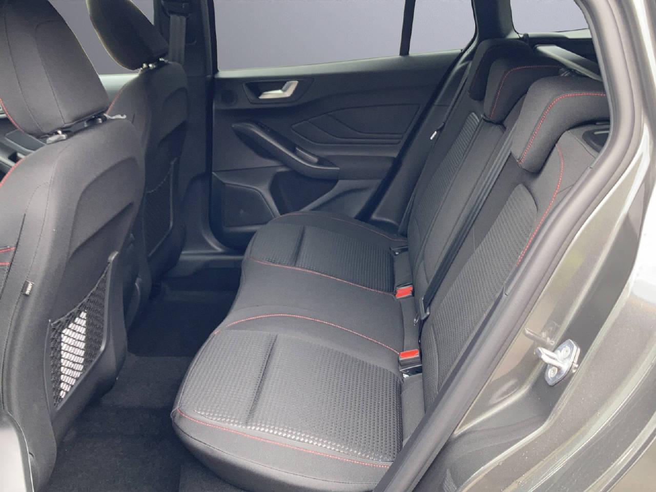 FORD Focus Station Wagon 1.0i mHEV 155 PS ST-Line X-image-5