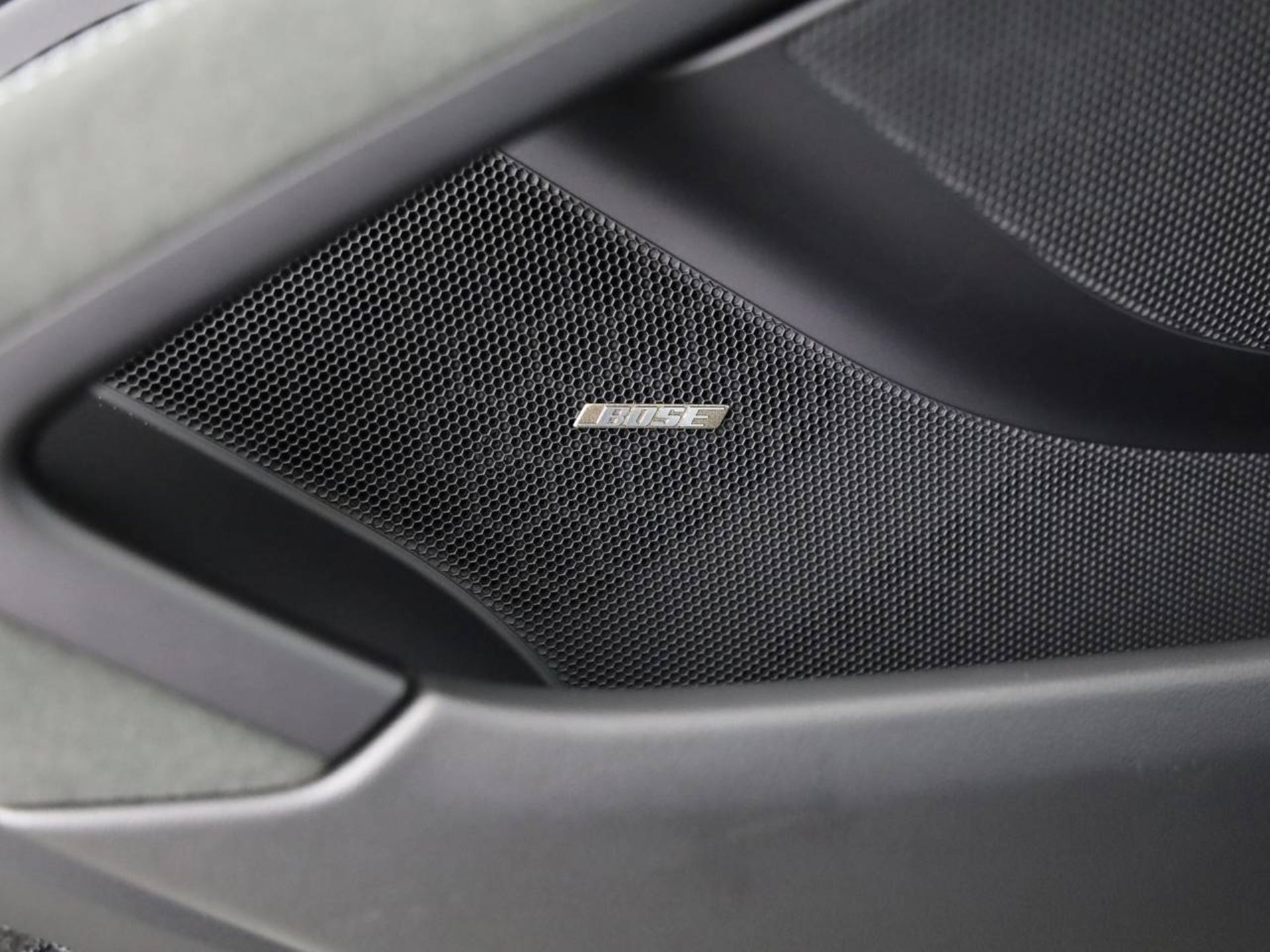 PORSCHE 718 Spyder RS-image-12