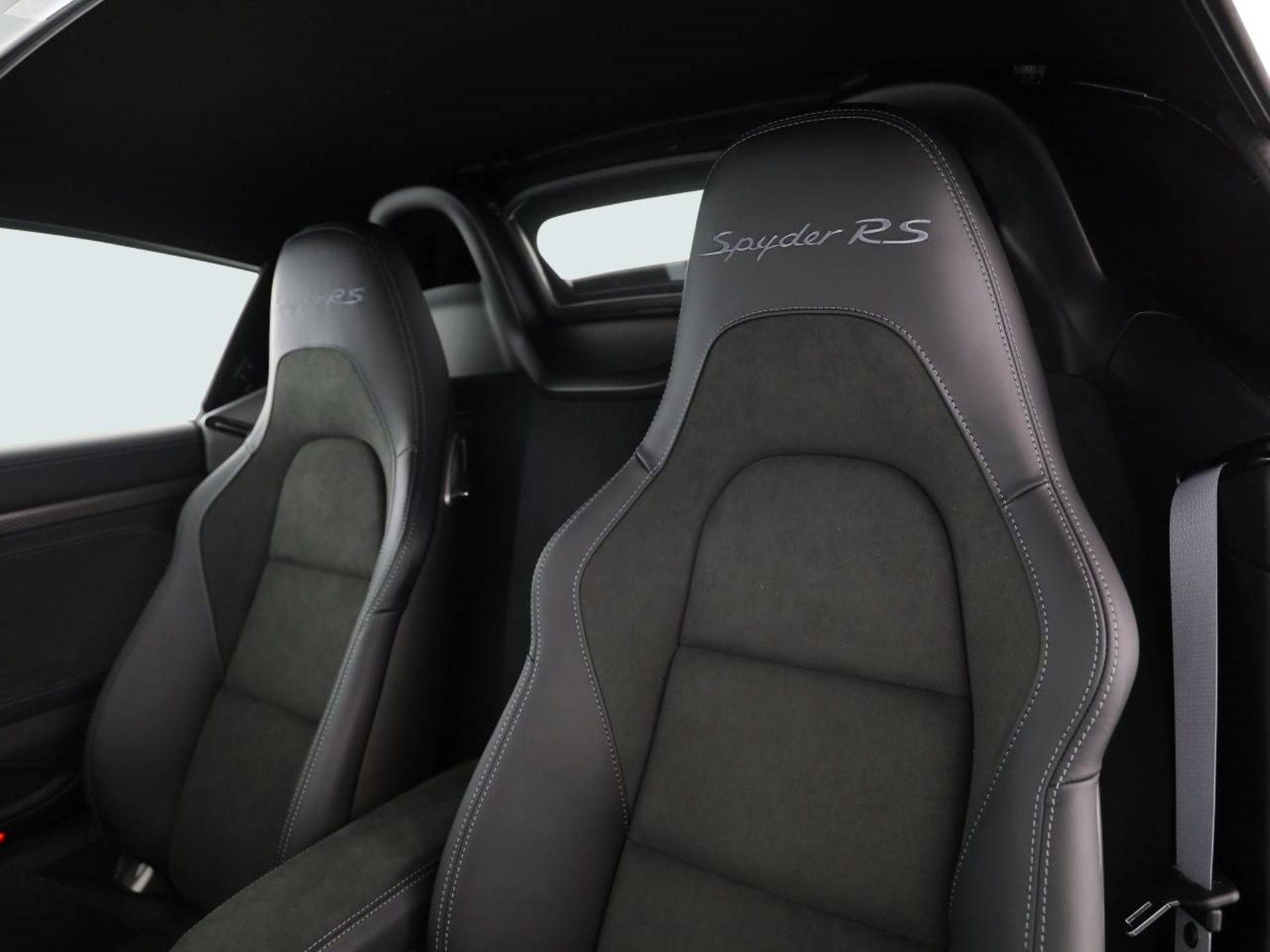PORSCHE 718 Spyder RS-image-9