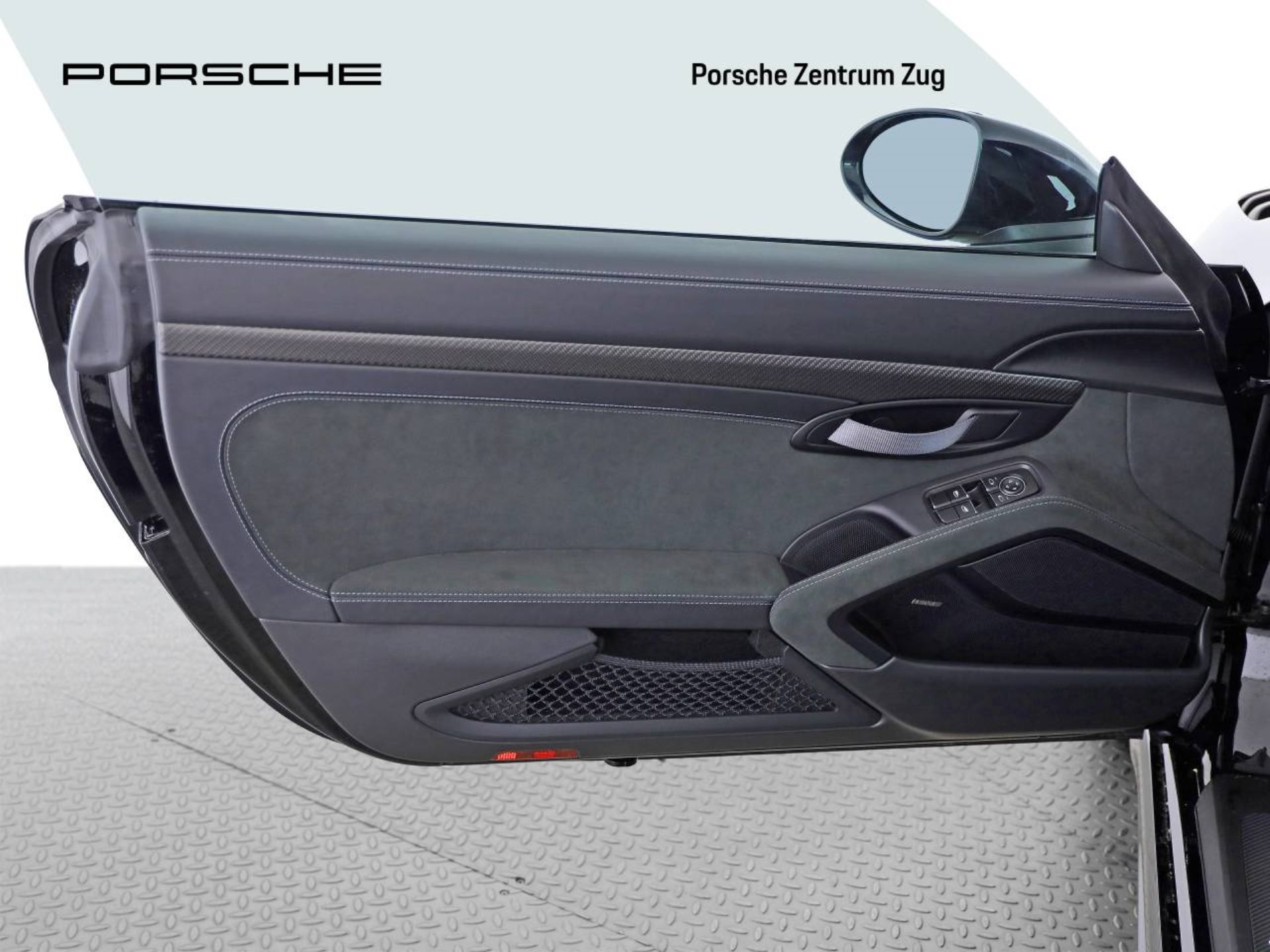 PORSCHE 718 Spyder RS-image-11