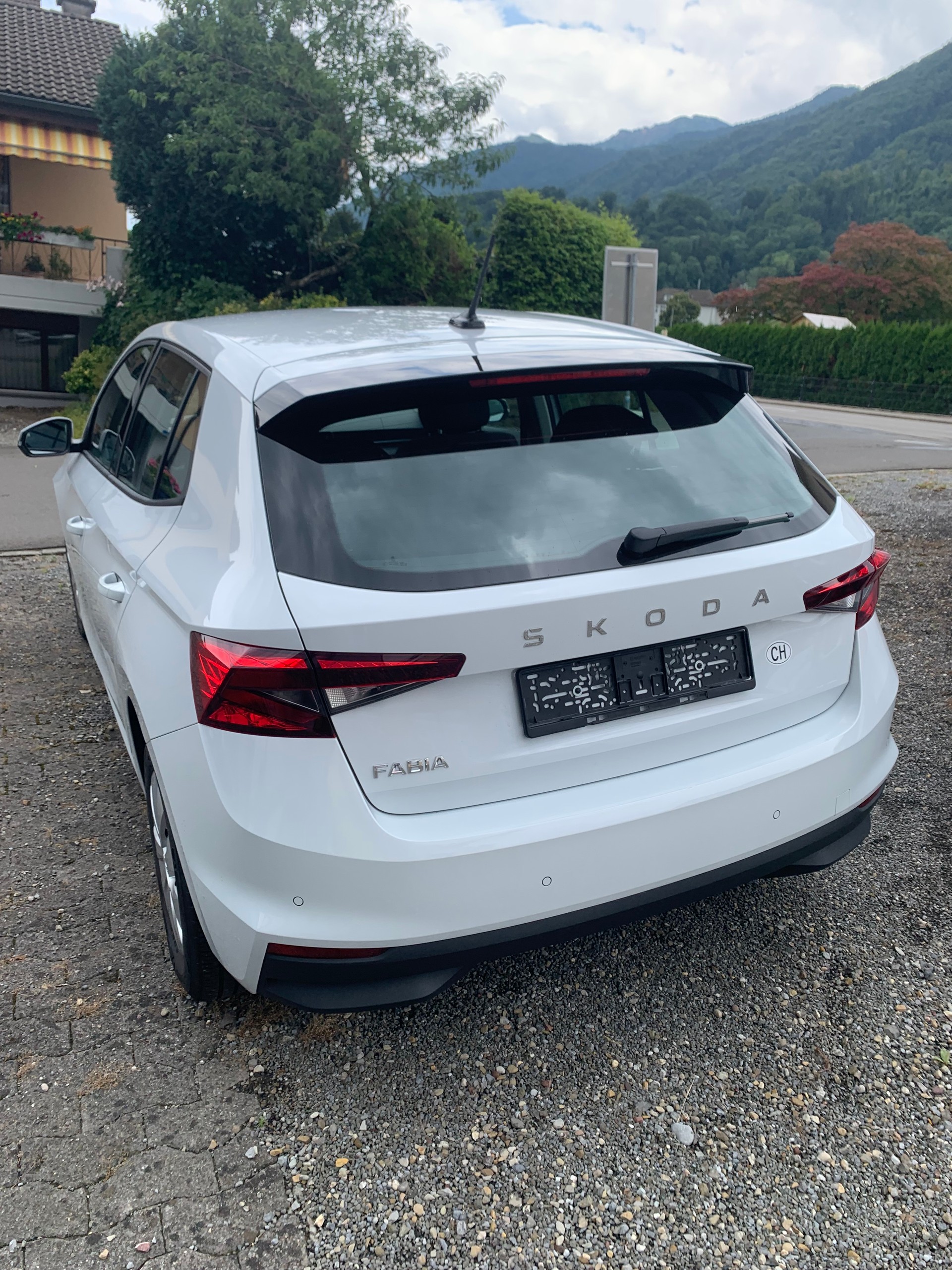 SKODA Fabia 1.0 MPI Essence-image-3