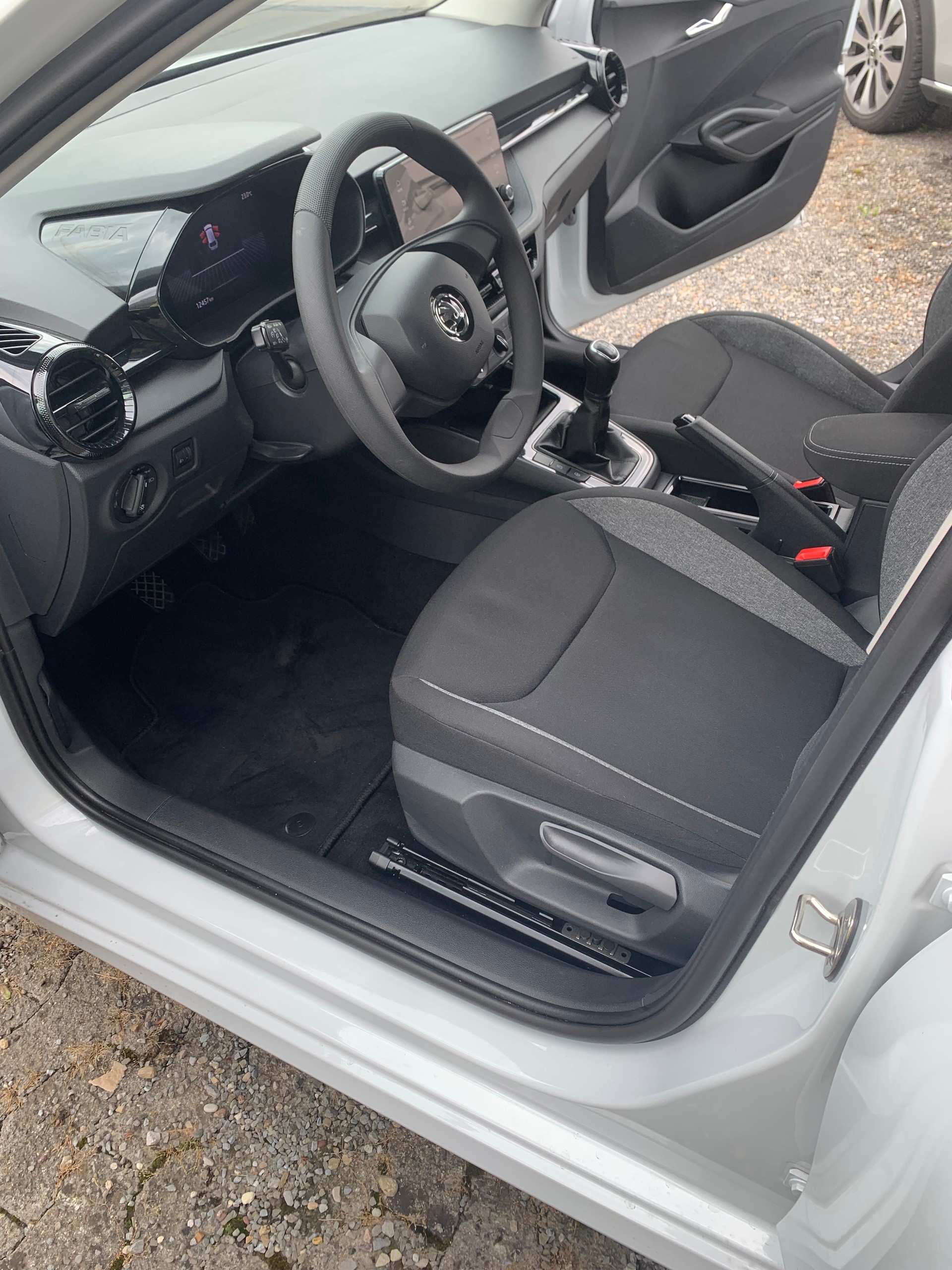 SKODA Fabia 1.0 MPI Essence-image-12