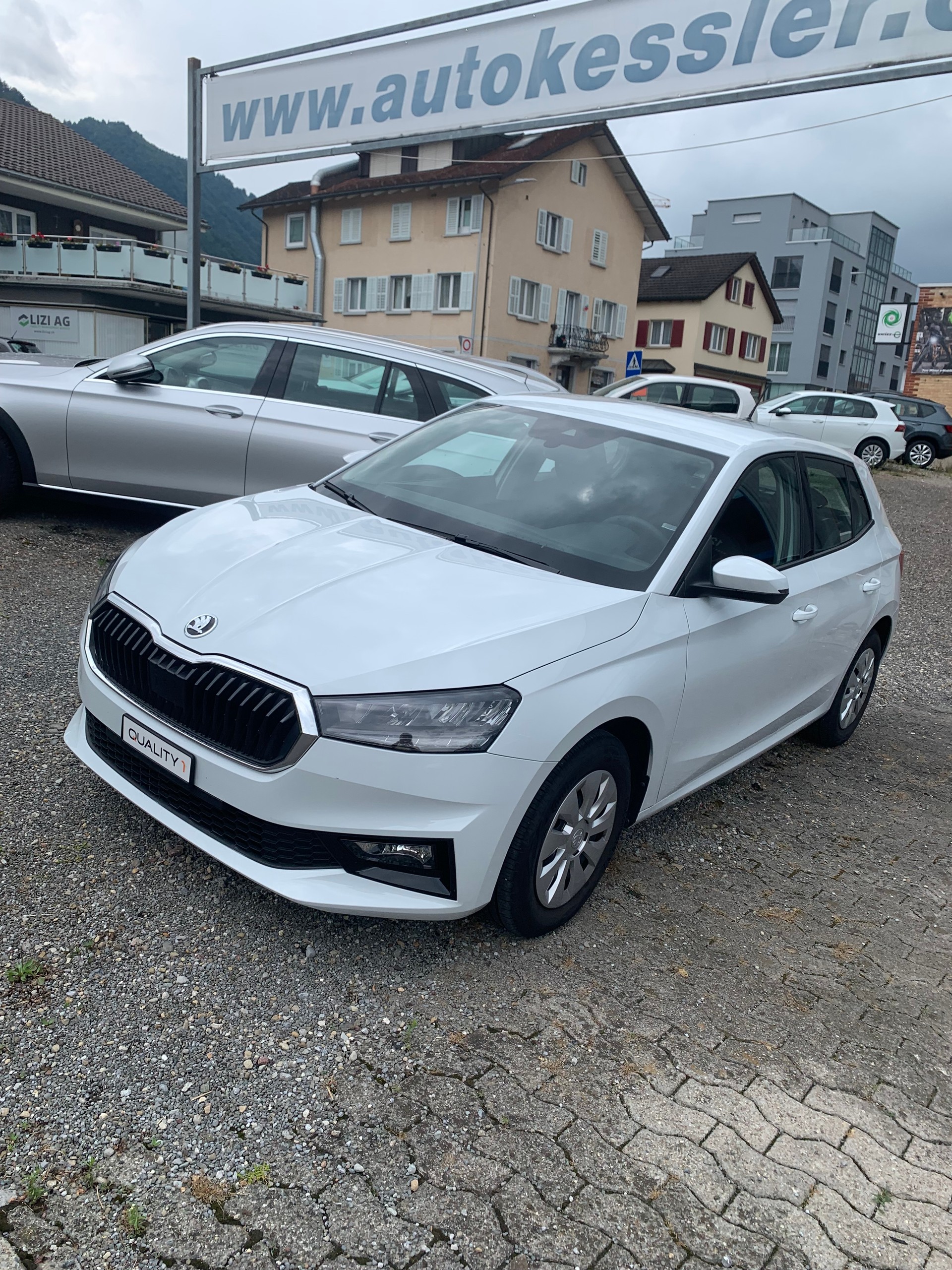 SKODA Fabia 1.0 MPI Essence-image-1