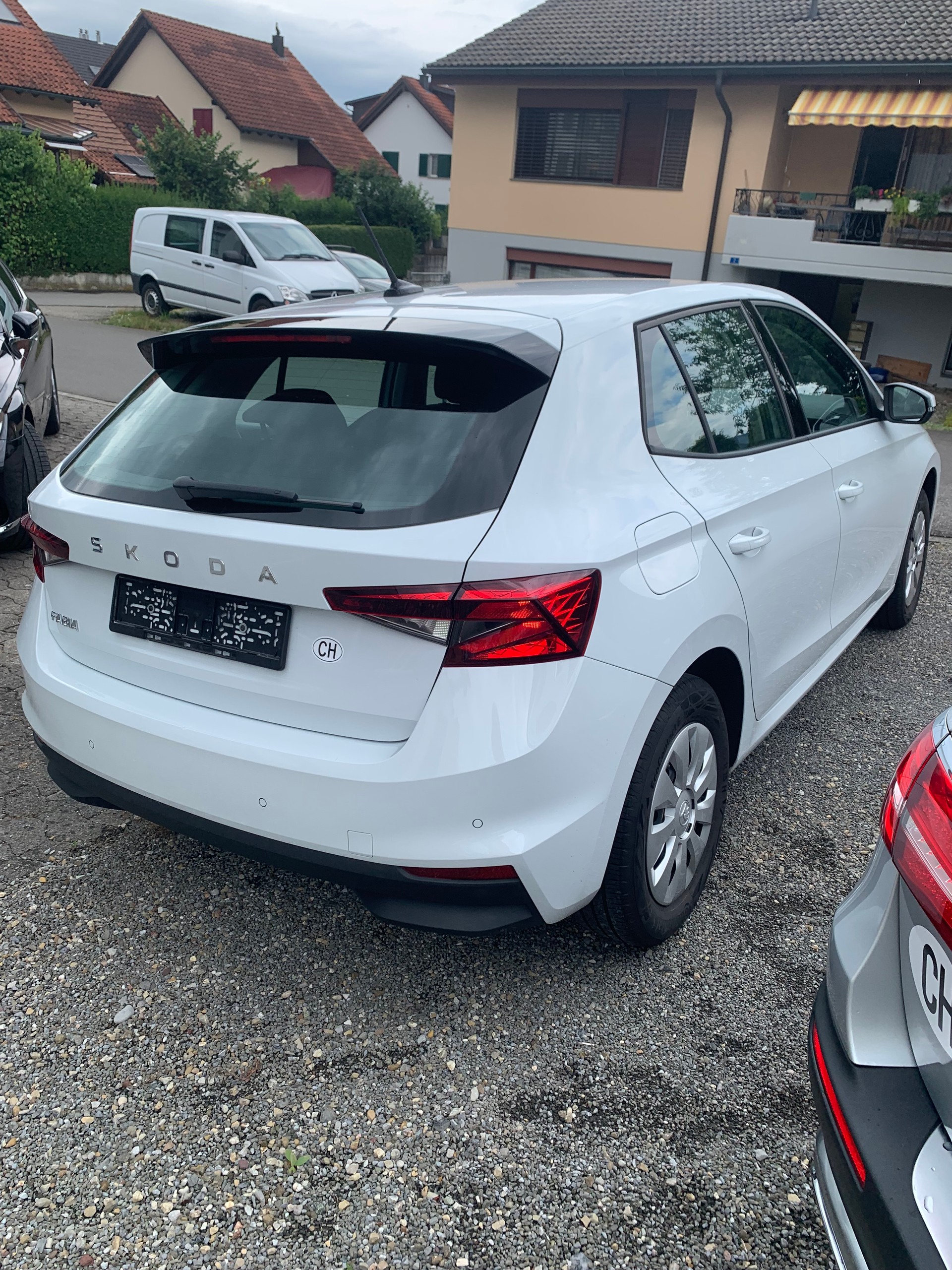 SKODA Fabia 1.0 MPI Essence-image-4