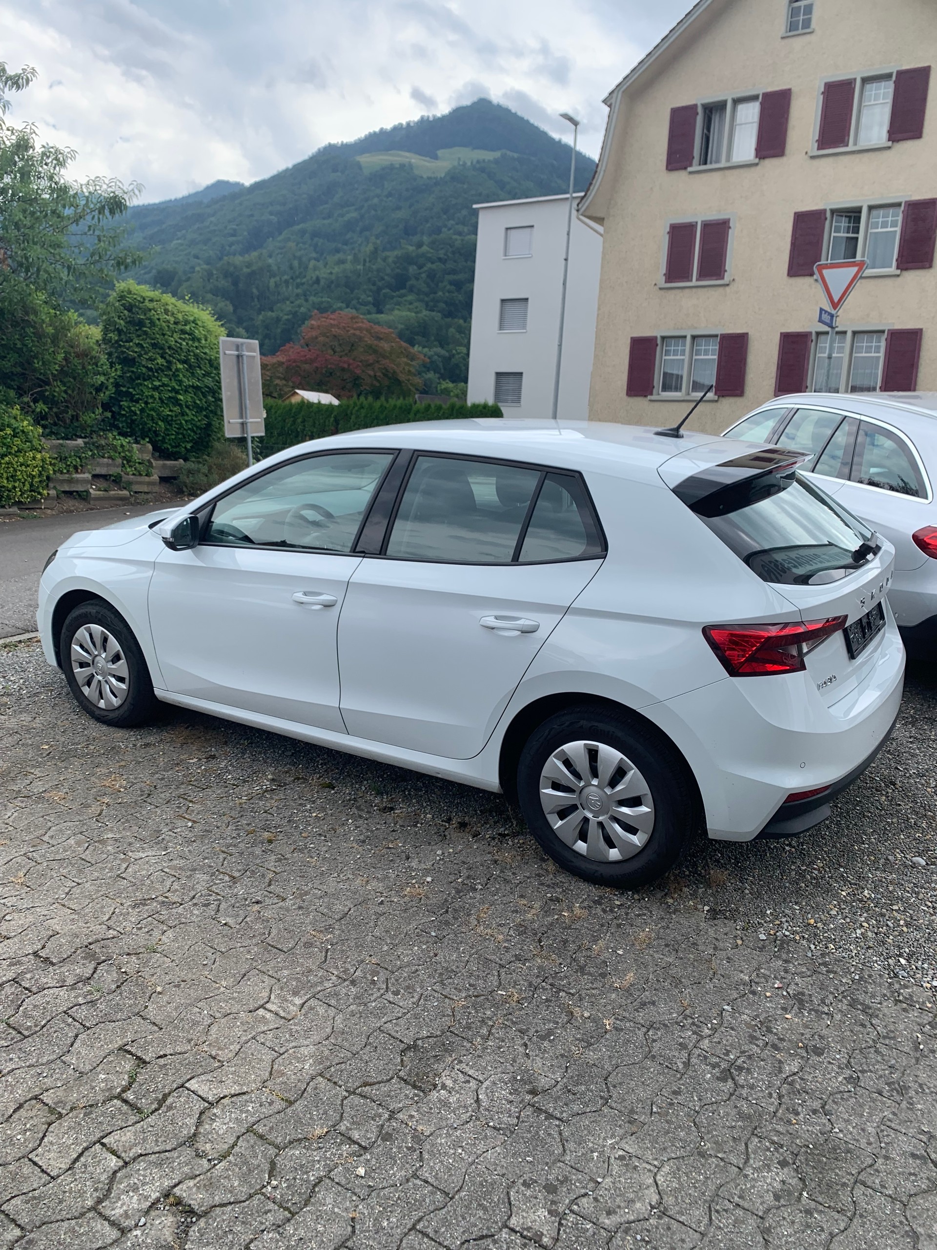 SKODA Fabia 1.0 MPI Essence-image-2