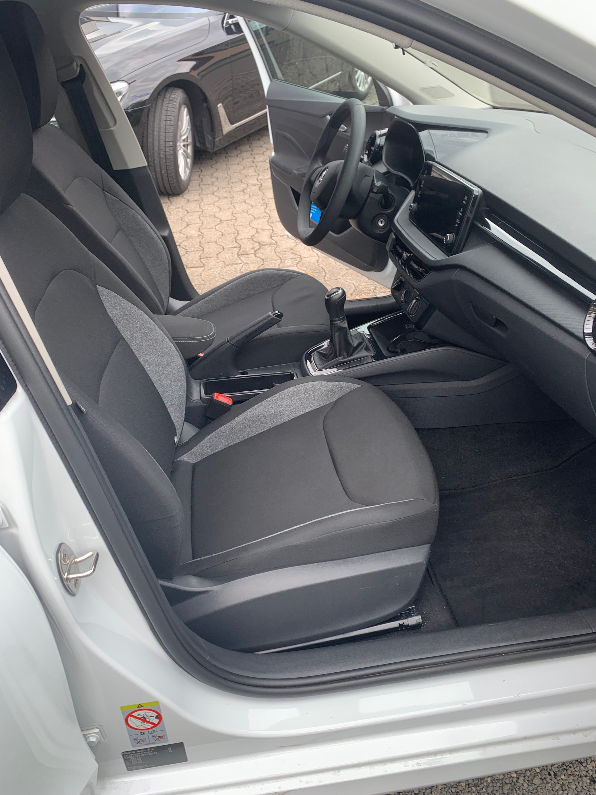 SKODA Fabia 1.0 MPI Essence-image-11