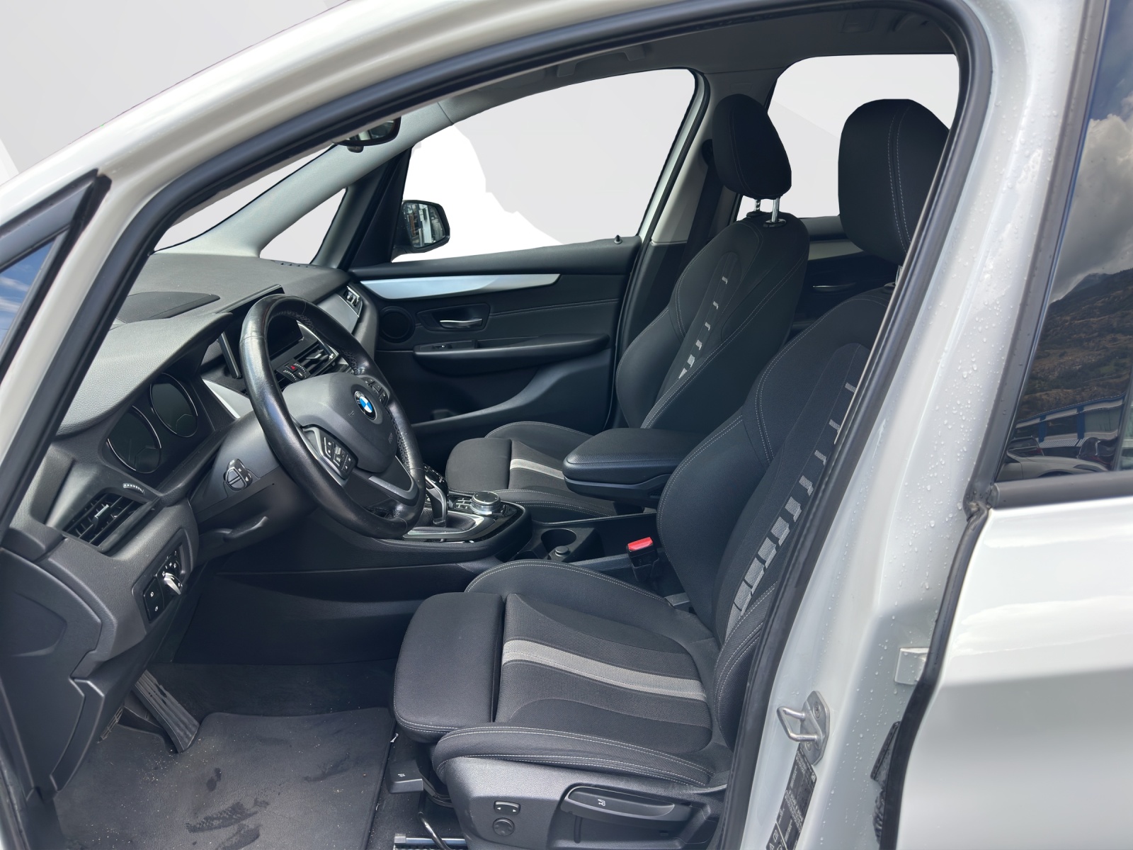 BMW 218d xDrive Gran Tourer-image-8