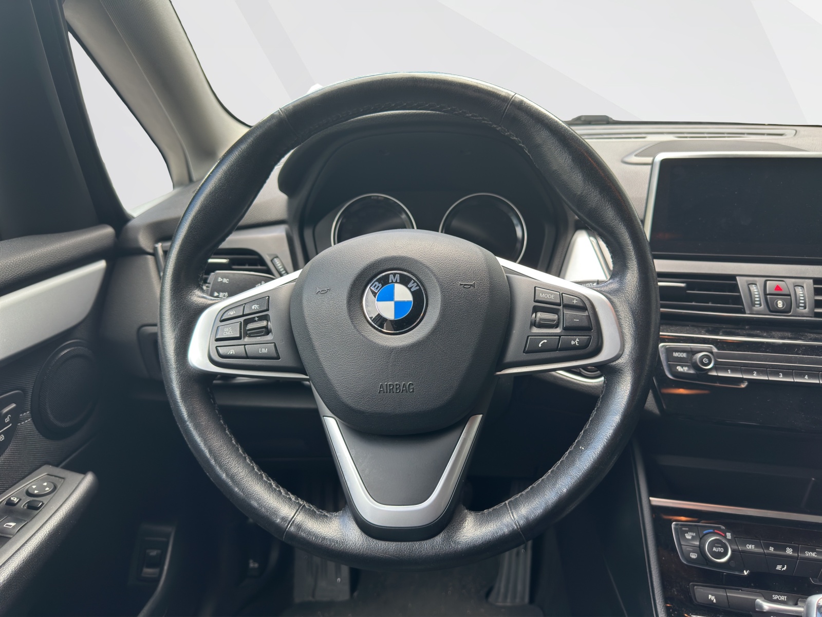 BMW 218d xDrive Gran Tourer-image-9