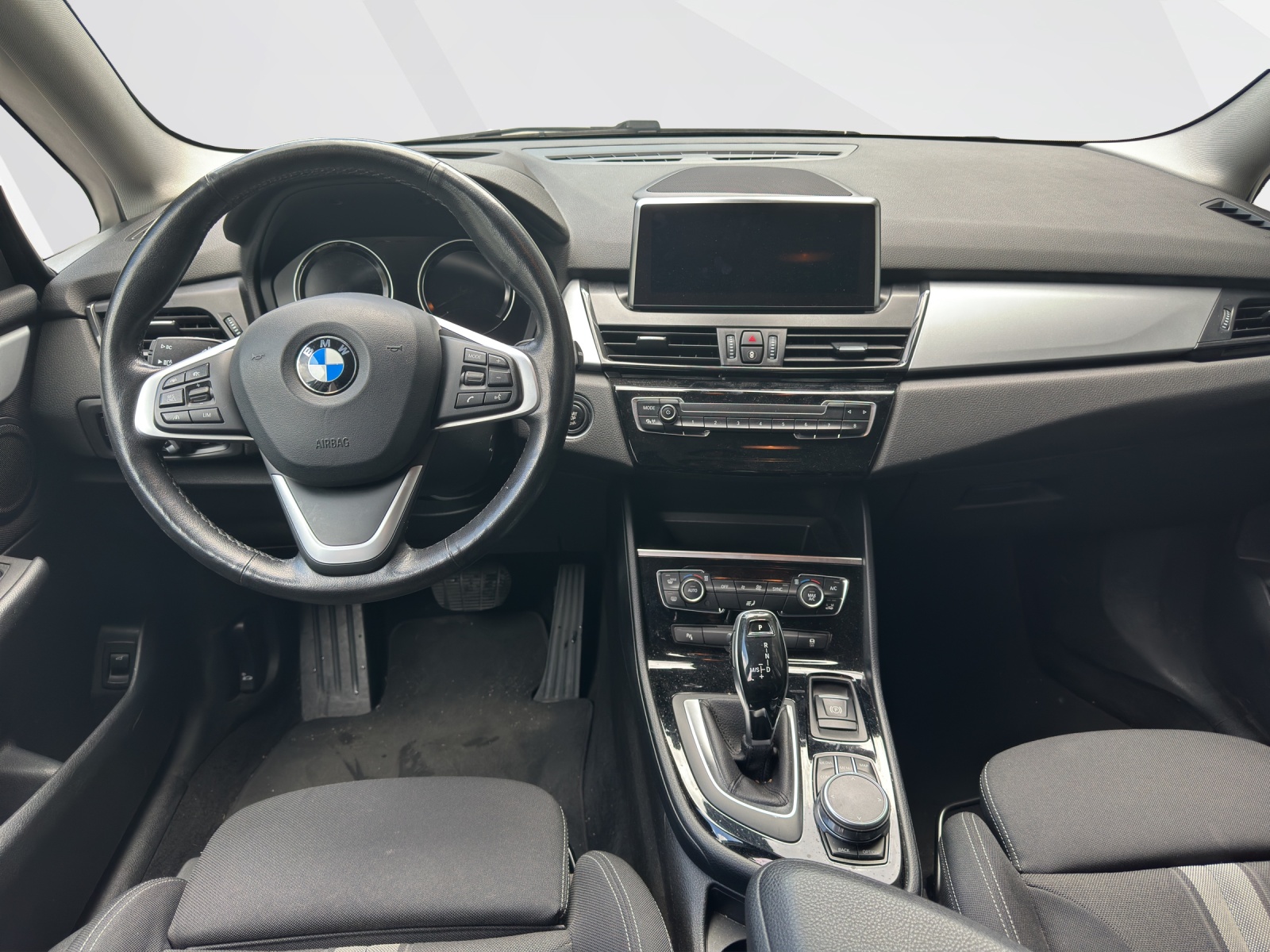 BMW 218d xDrive Gran Tourer-image-10