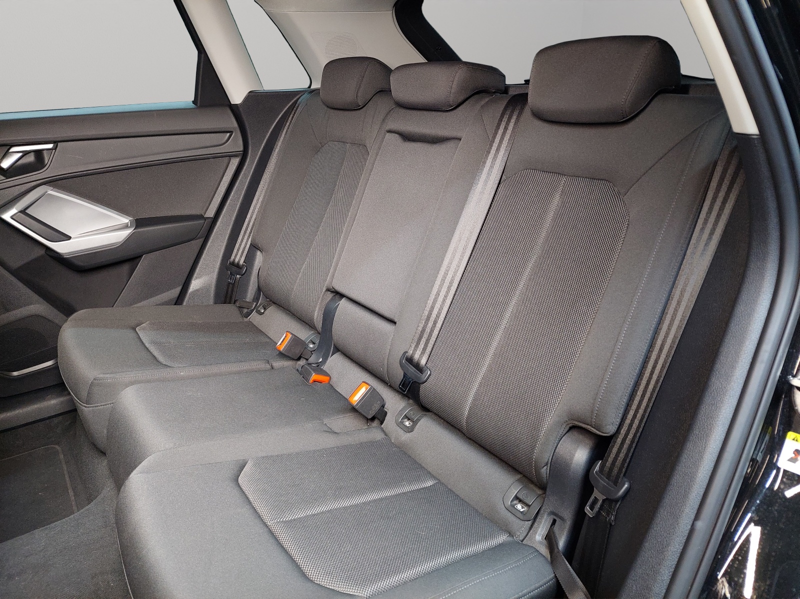 AUDI Q3 35 TDI S line quattro S-tronic-image-7