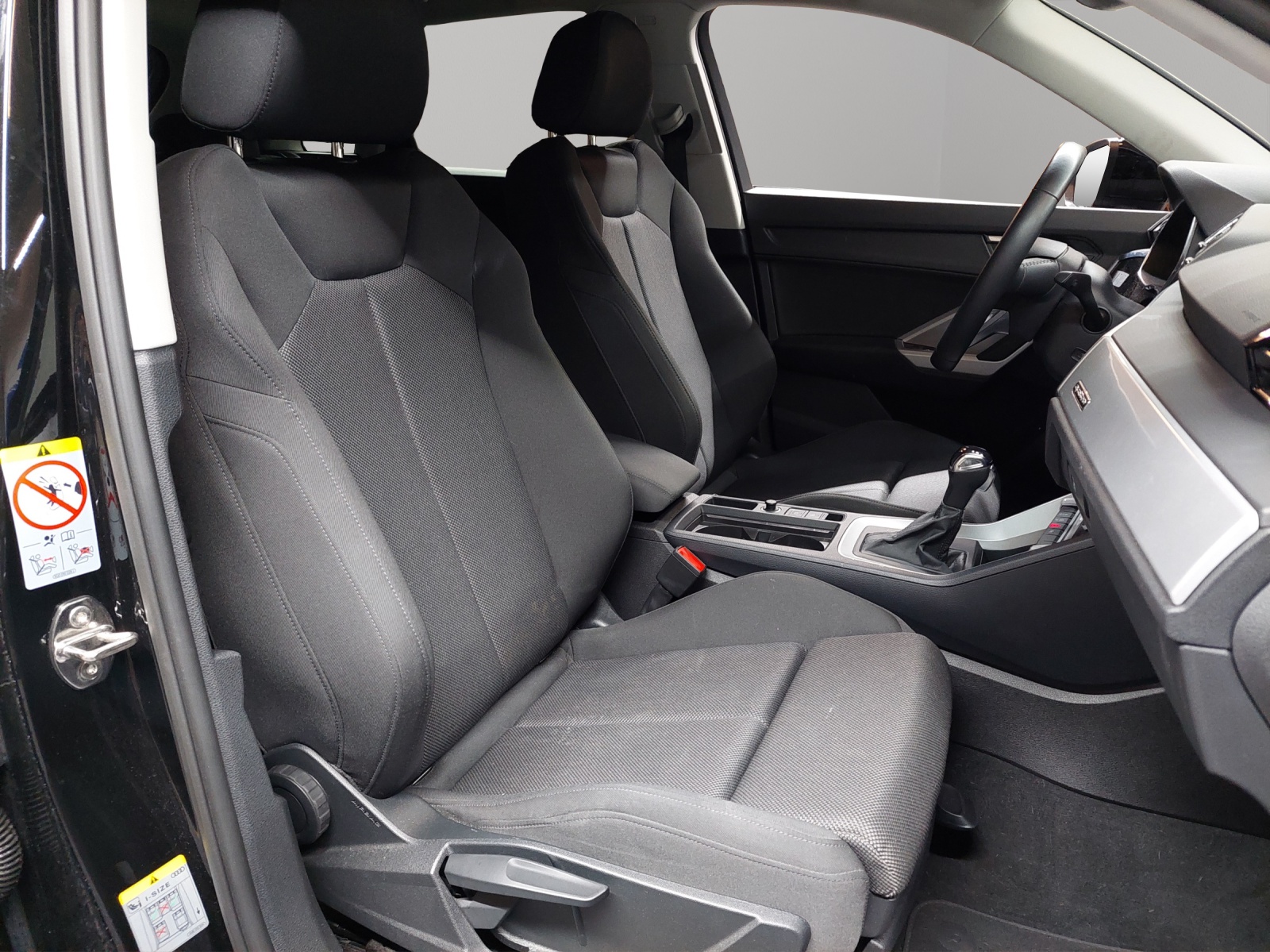 AUDI Q3 35 TDI S line quattro S-tronic-image-8