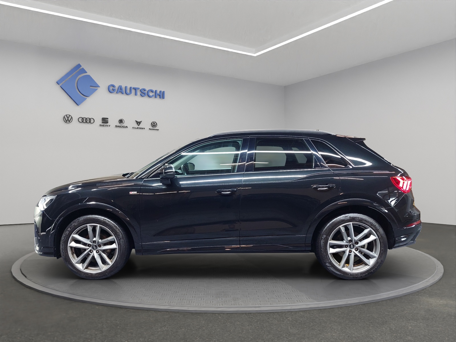 AUDI Q3 35 TDI S line quattro S-tronic-image-1
