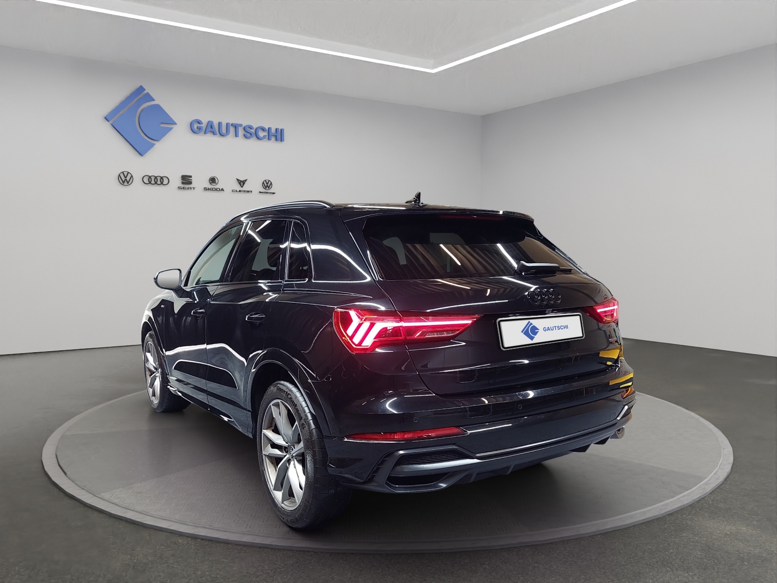 AUDI Q3 35 TDI S line quattro S-tronic-image-2