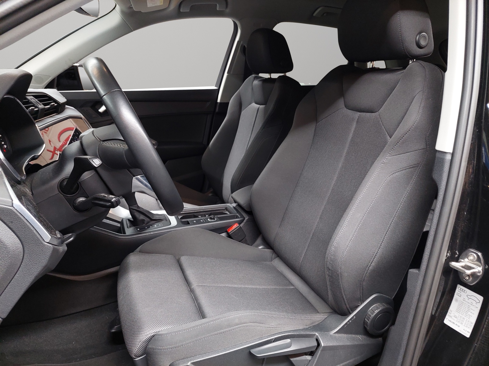 AUDI Q3 35 TDI S line quattro S-tronic-image-5
