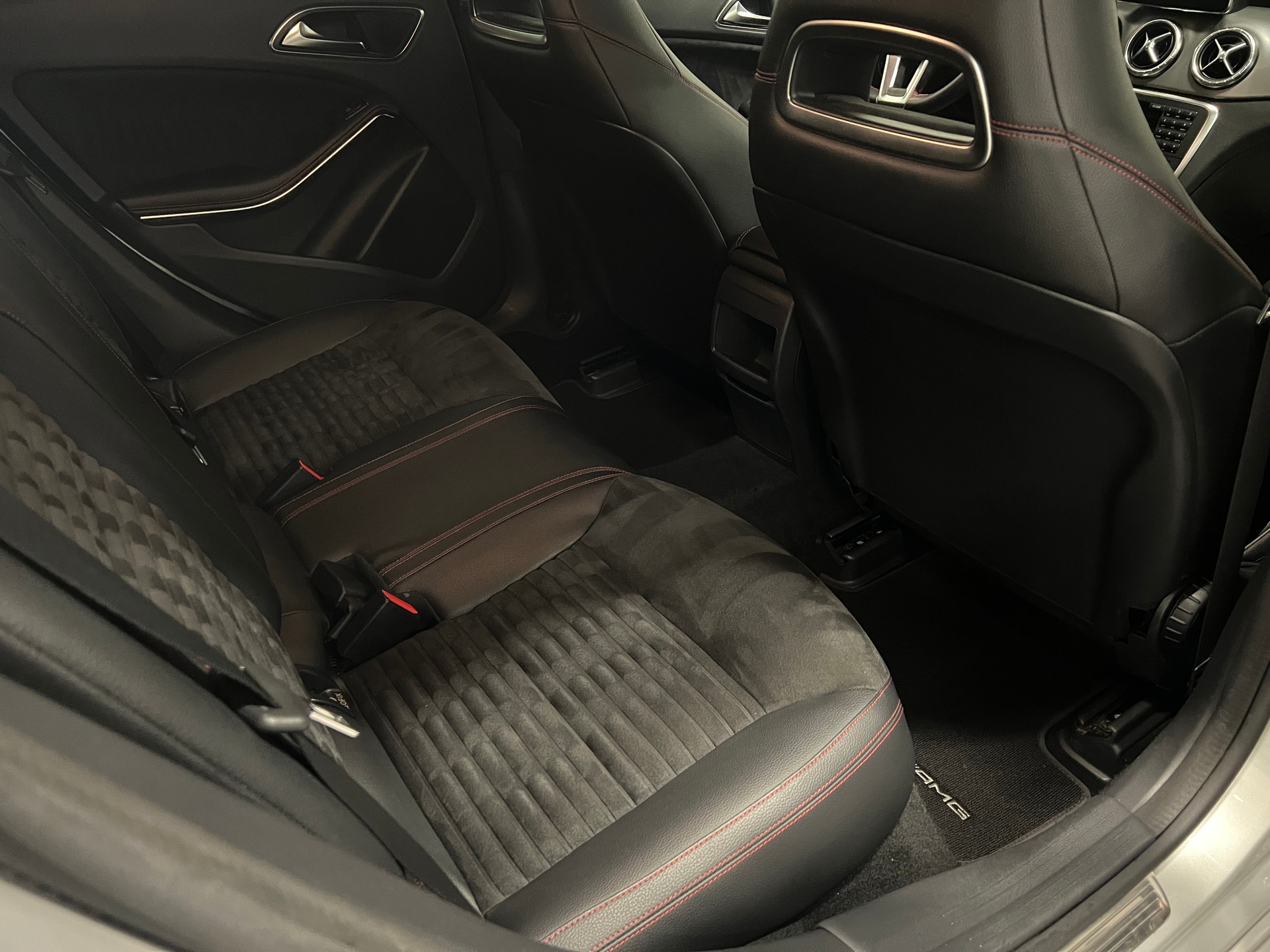 MERCEDES-BENZ CLA 200 AMG Line 7G-DCT-image-25