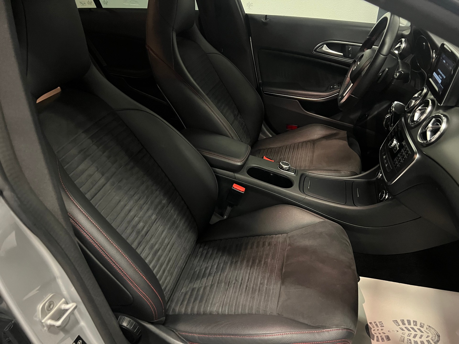 MERCEDES-BENZ CLA 200 AMG Line 7G-DCT-image-20