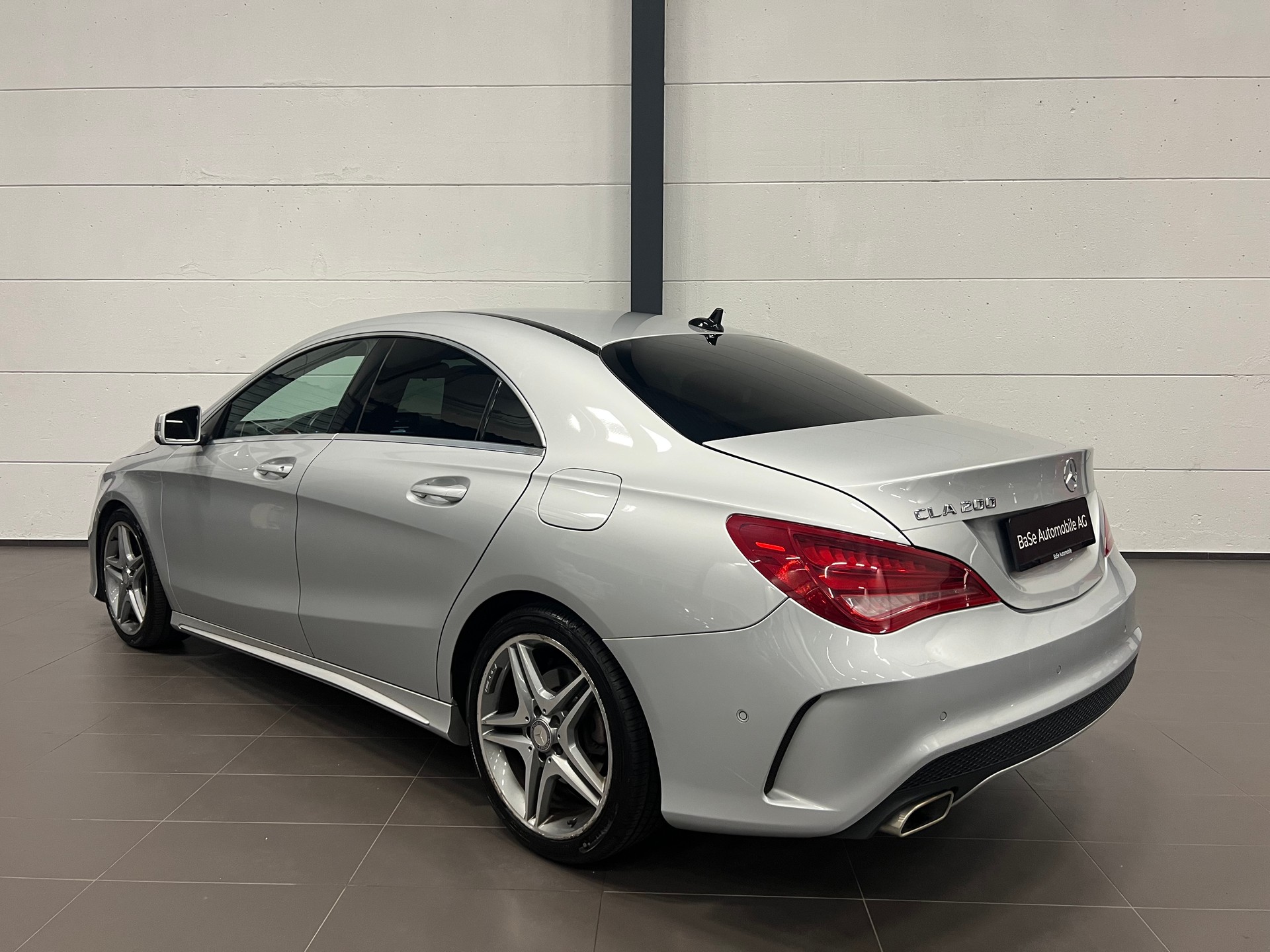 MERCEDES-BENZ CLA 200 AMG Line 7G-DCT-image-11