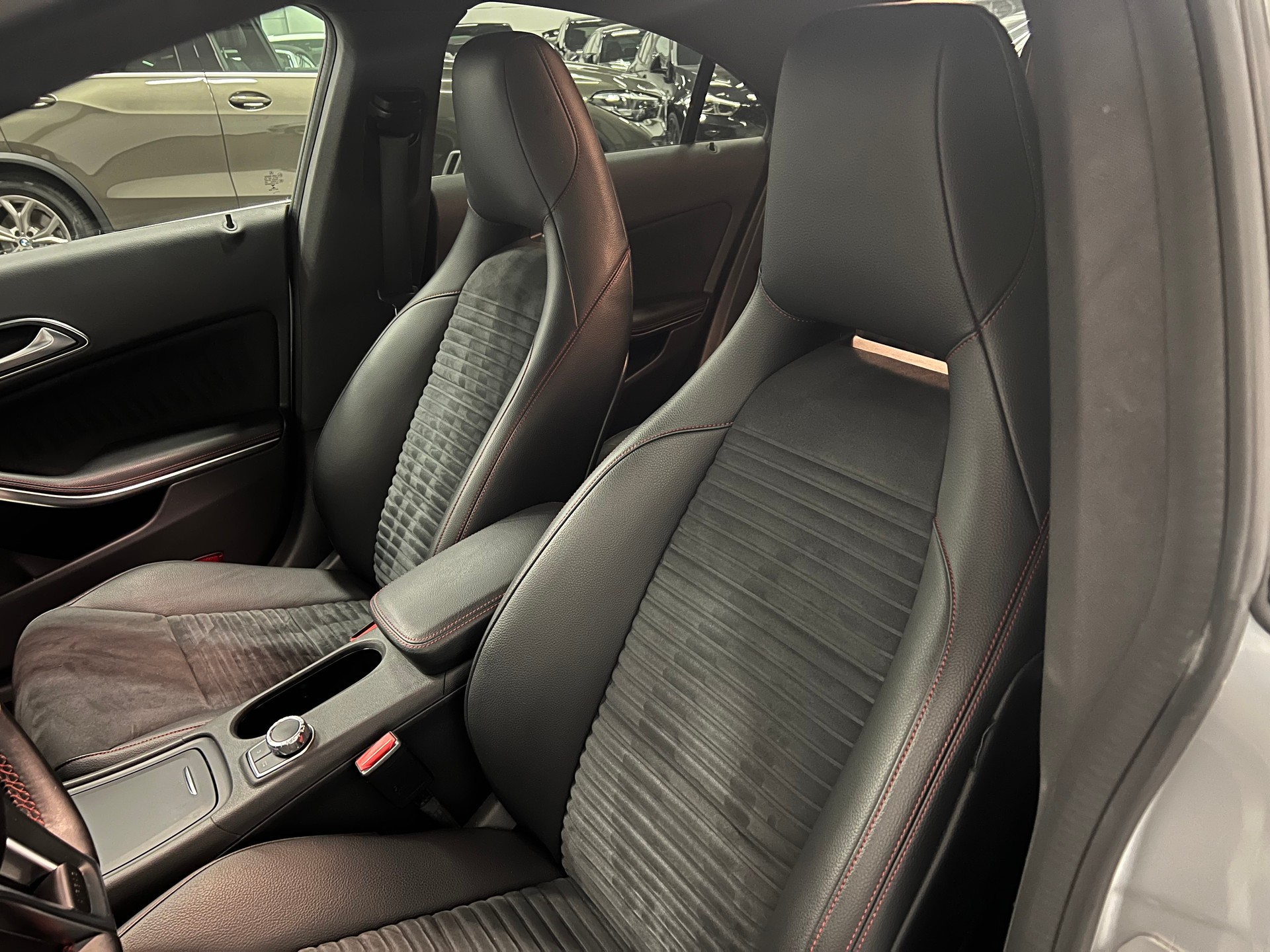 MERCEDES-BENZ CLA 200 AMG Line 7G-DCT-image-18