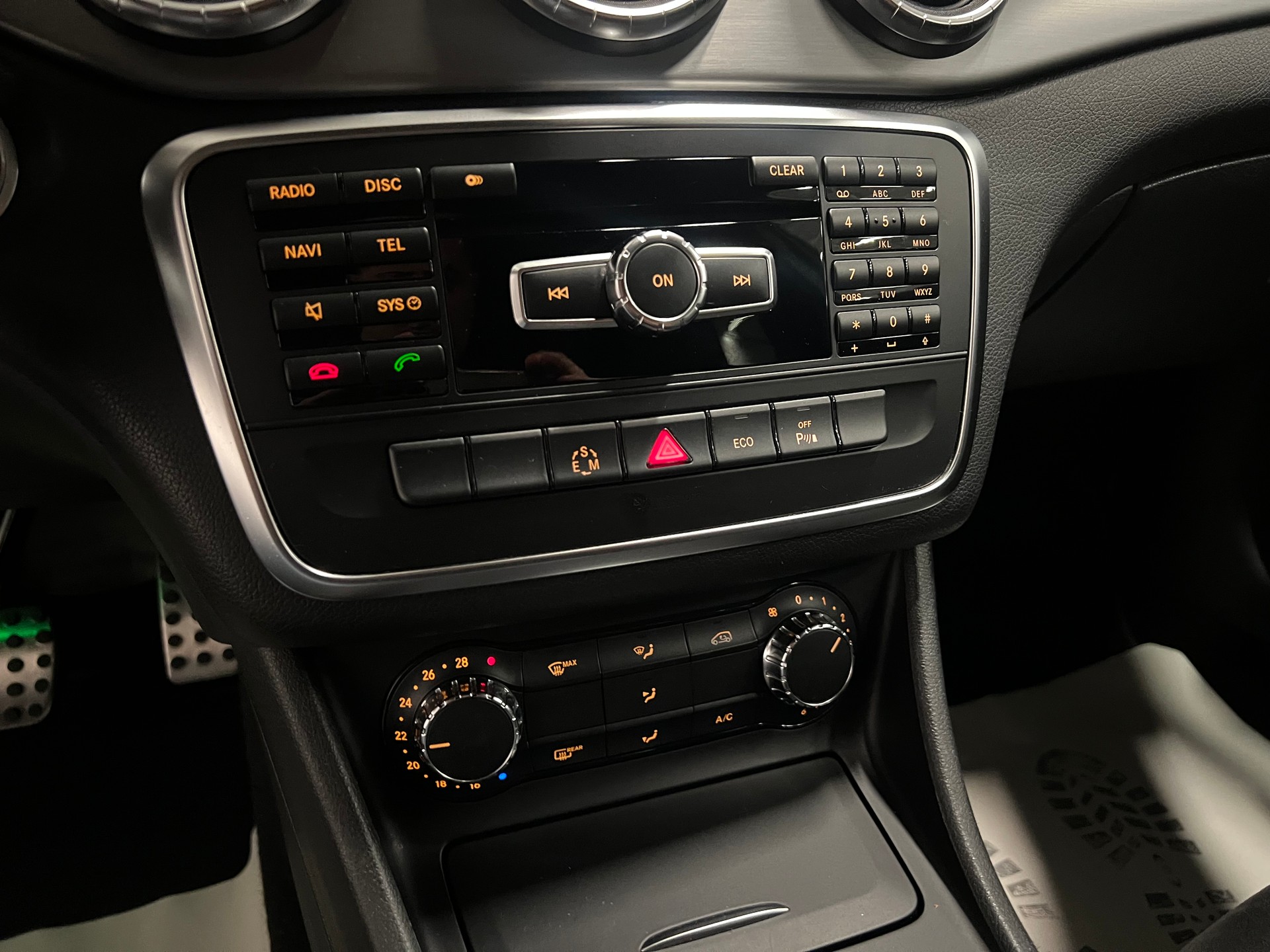 MERCEDES-BENZ CLA 200 AMG Line 7G-DCT-image-28