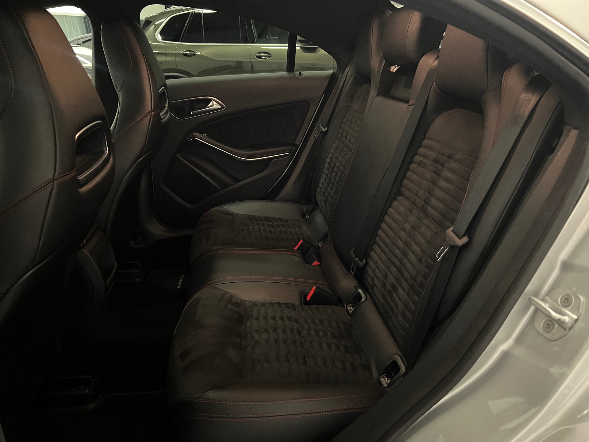 MERCEDES-BENZ CLA 200 AMG Line 7G-DCT-image-23