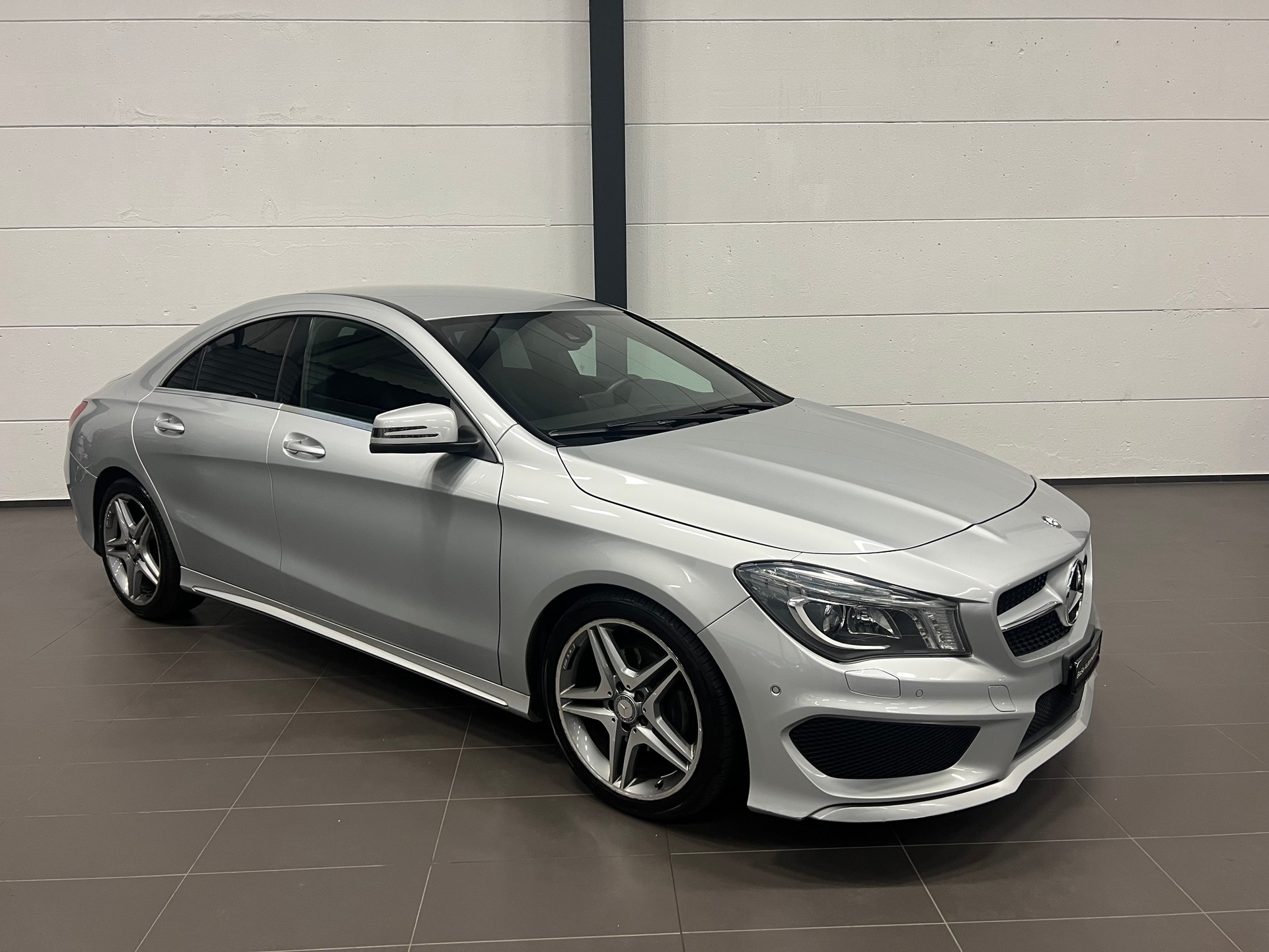MERCEDES-BENZ CLA 200 AMG Line 7G-DCT-image-3