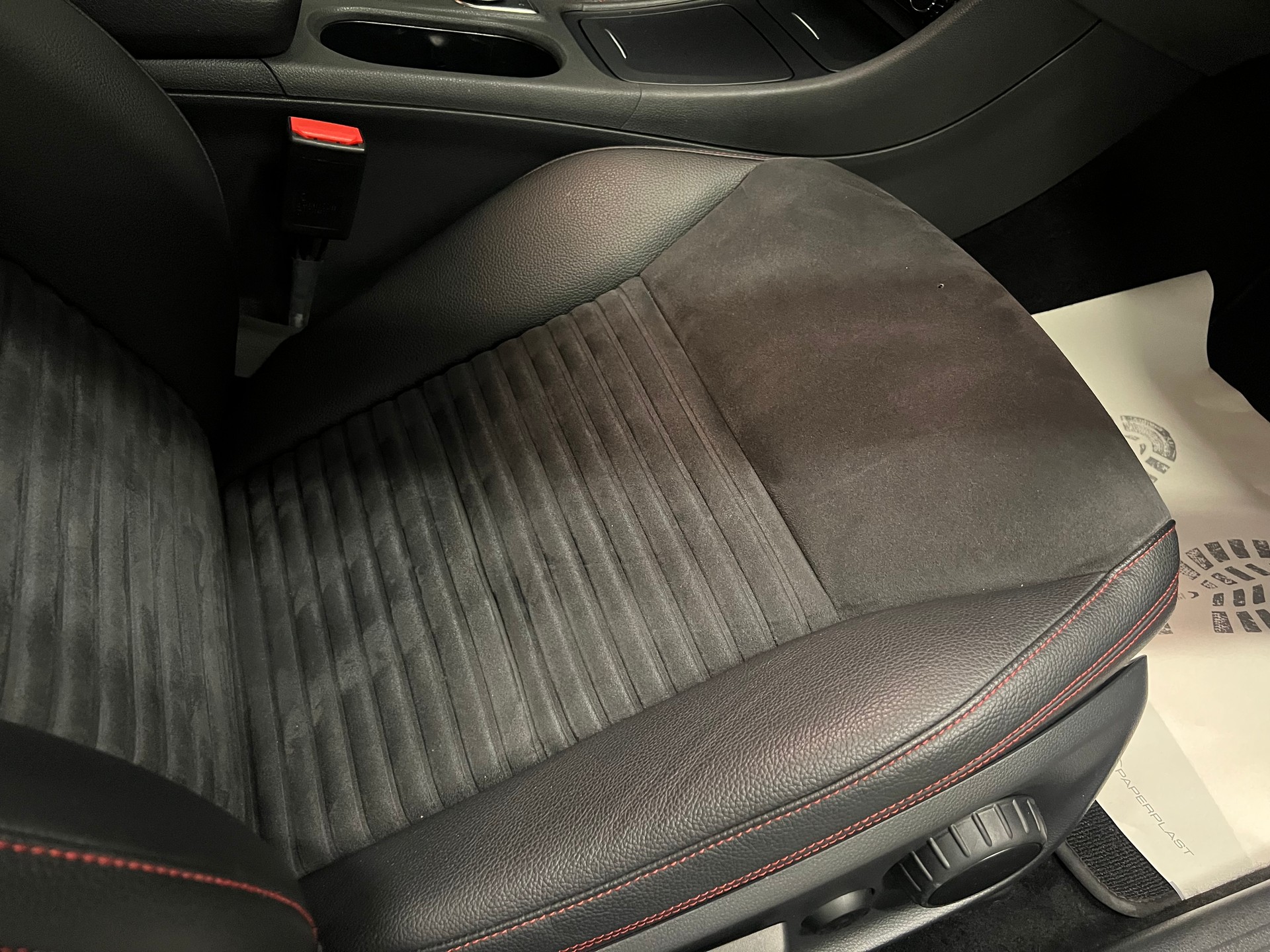 MERCEDES-BENZ CLA 200 AMG Line 7G-DCT-image-21