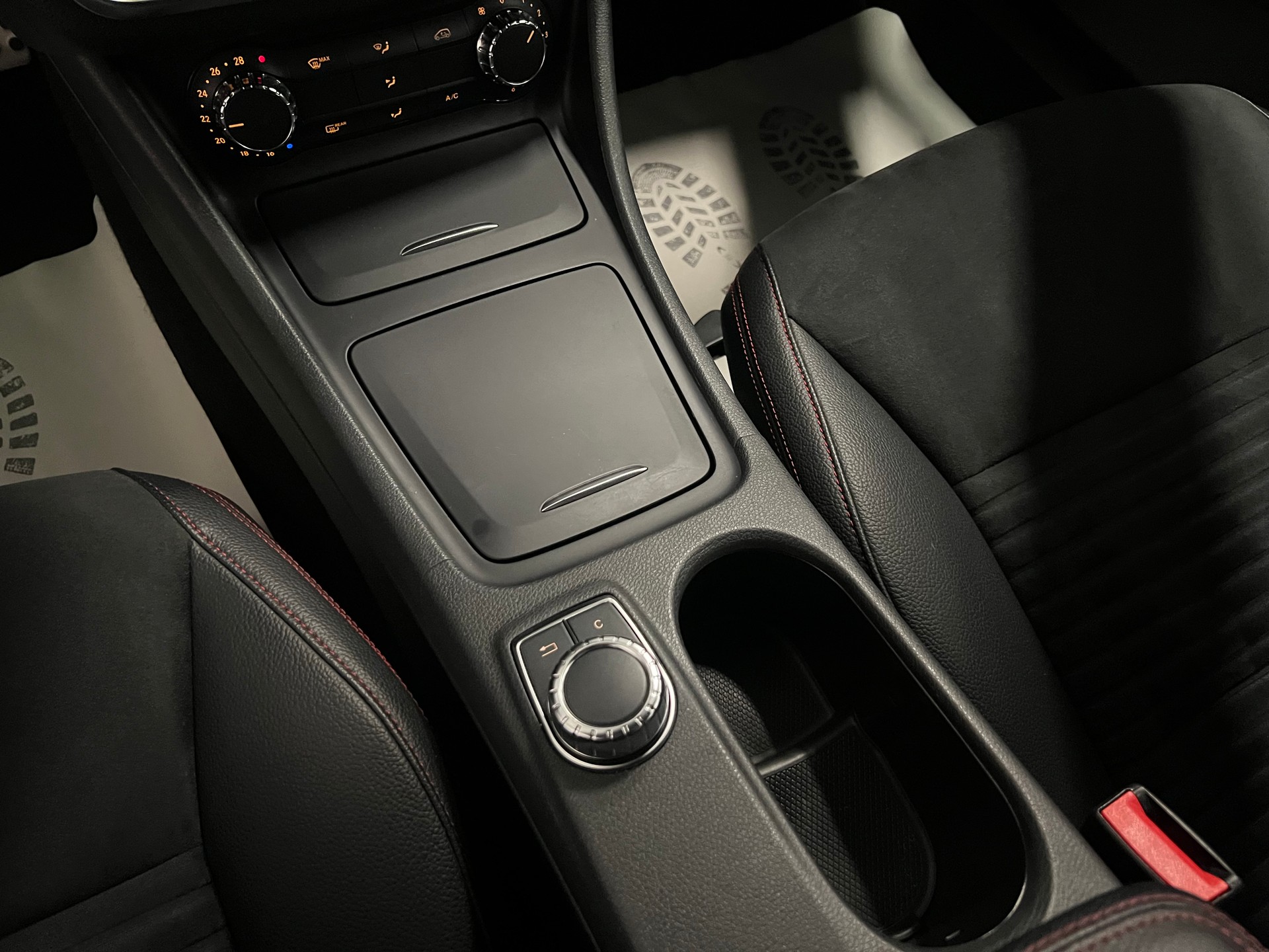 MERCEDES-BENZ CLA 200 AMG Line 7G-DCT-image-29