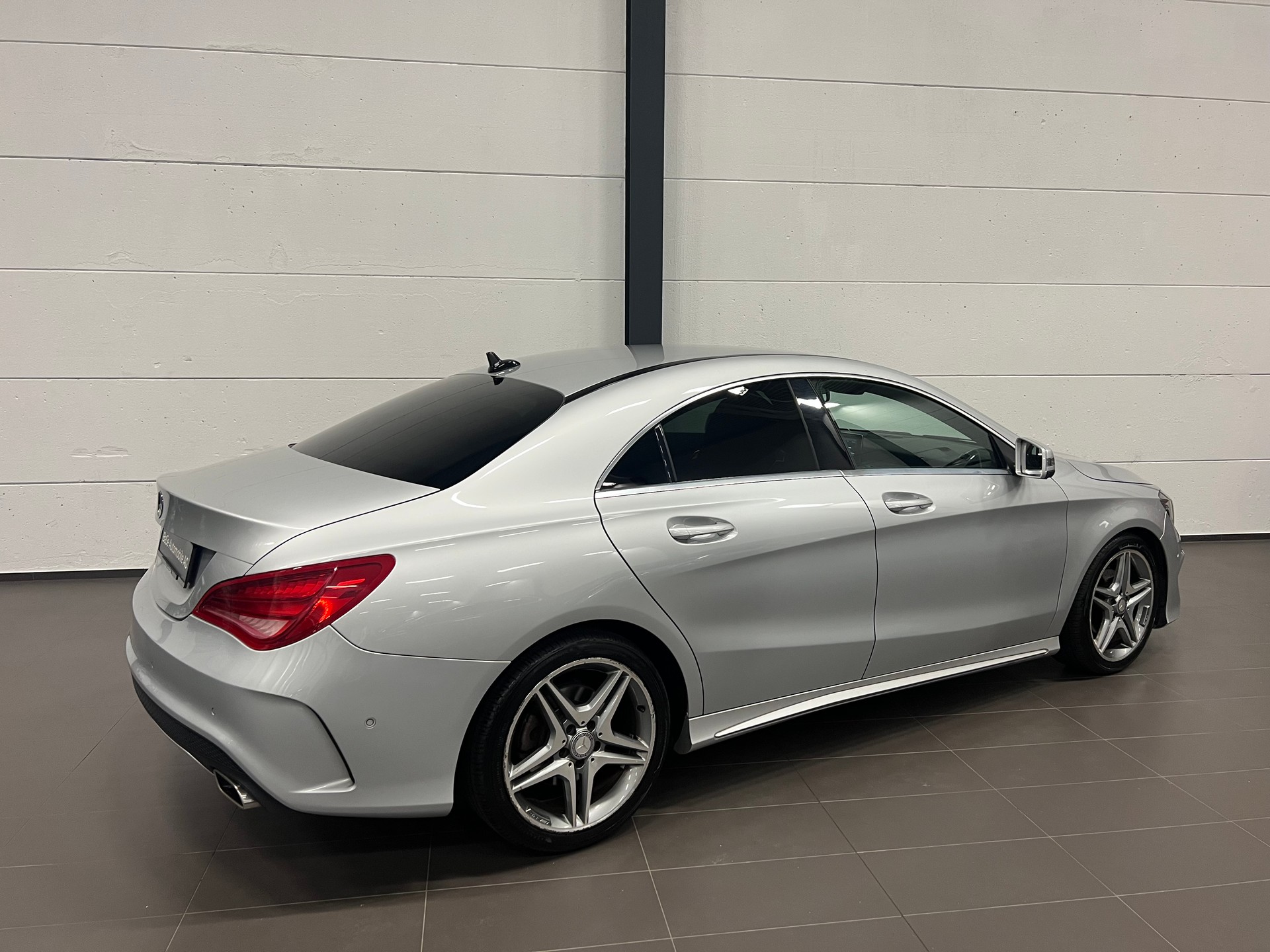 MERCEDES-BENZ CLA 200 AMG Line 7G-DCT-image-12