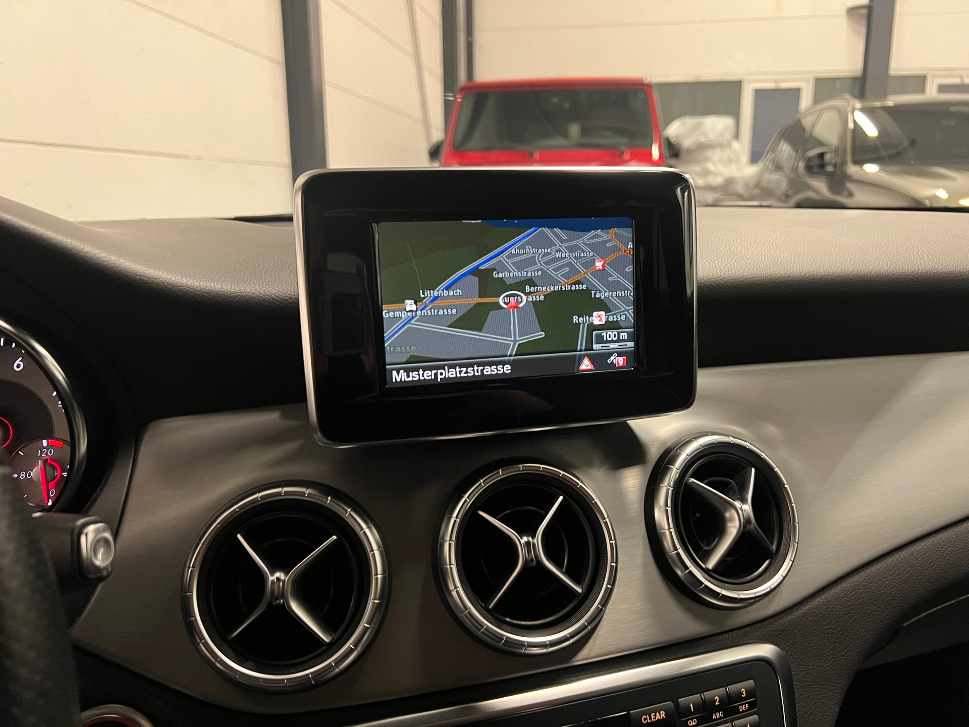 MERCEDES-BENZ CLA 200 AMG Line 7G-DCT-image-27