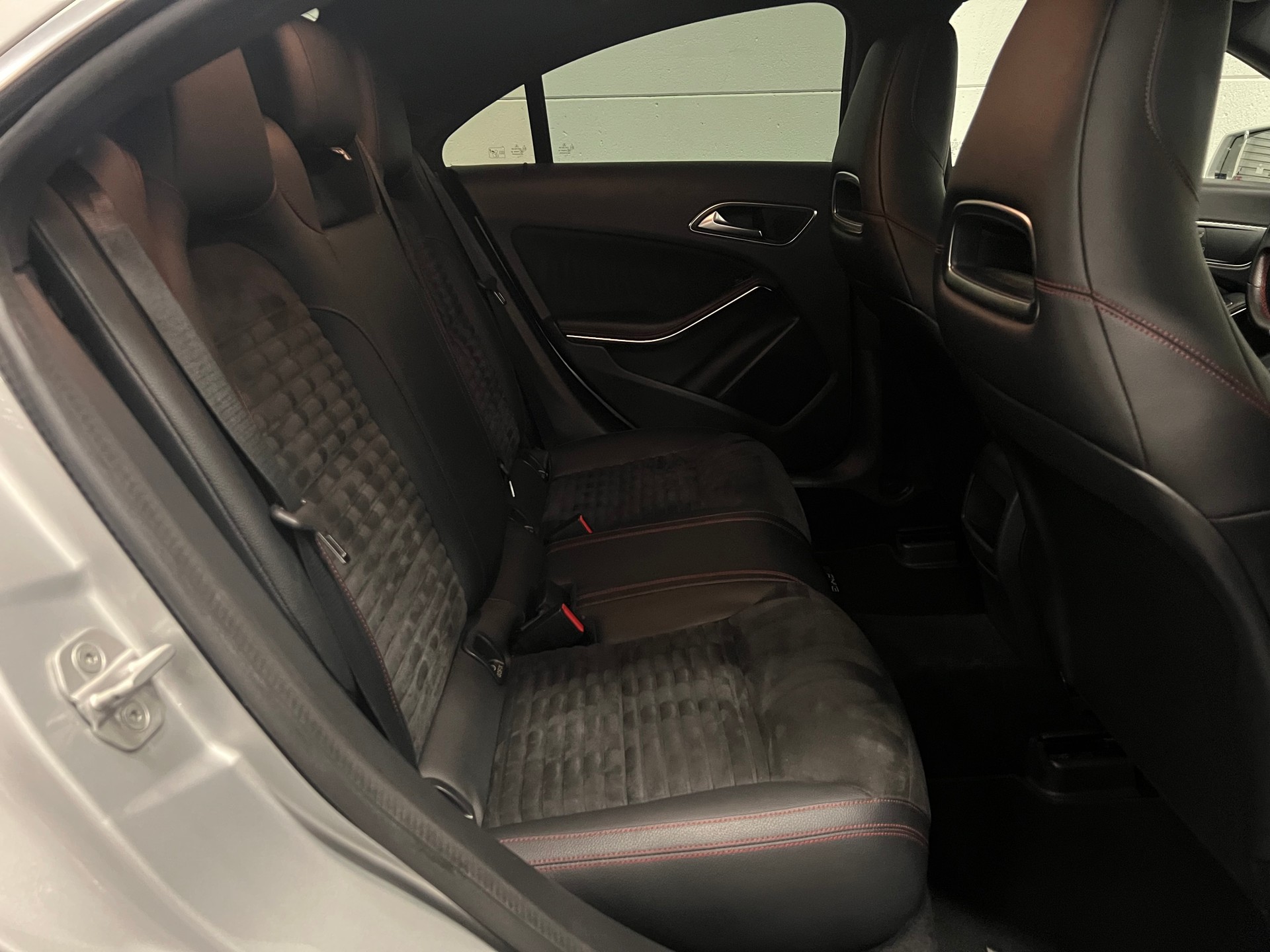 MERCEDES-BENZ CLA 200 AMG Line 7G-DCT-image-24