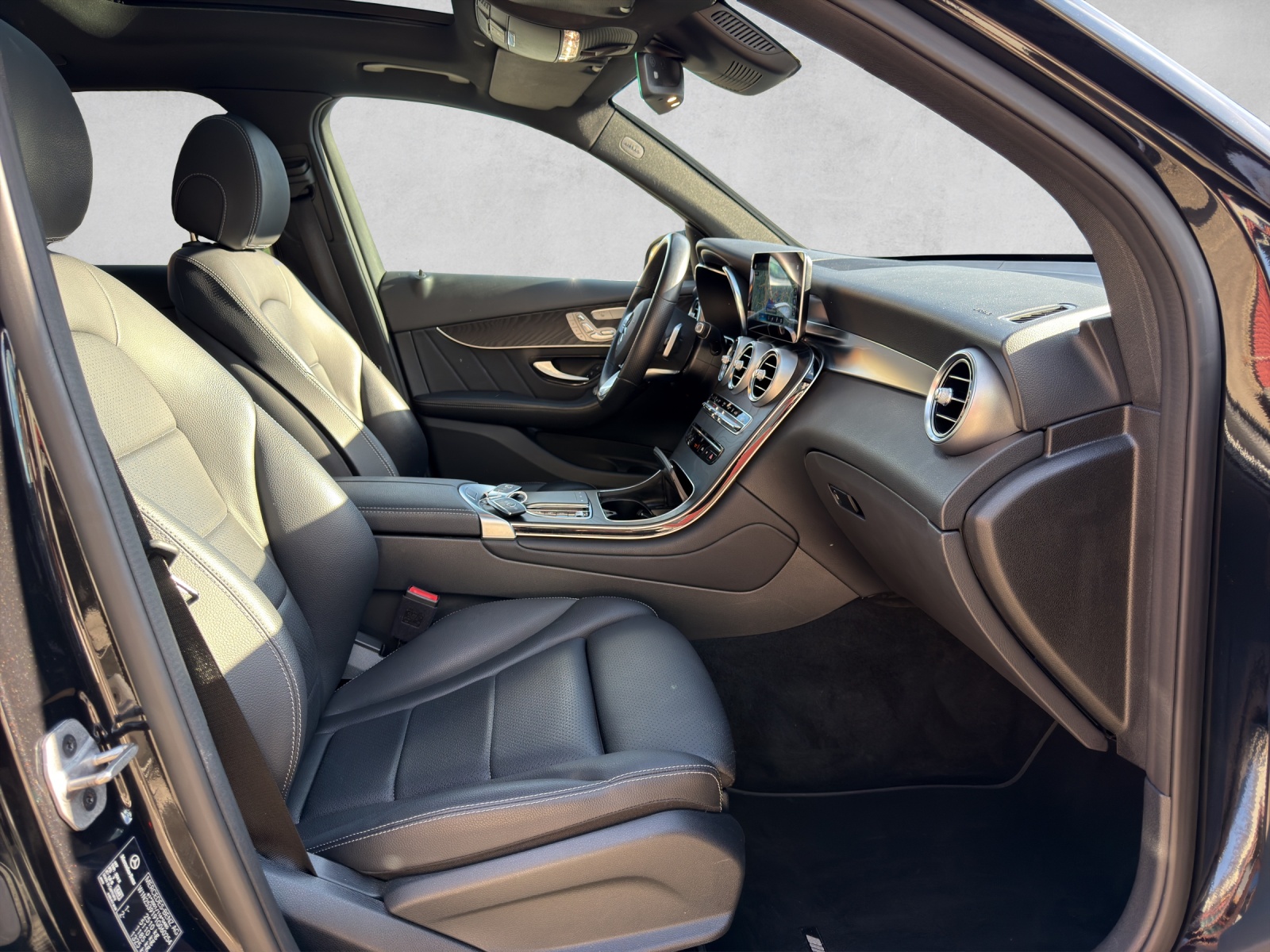 MERCEDES-BENZ GLC 300 d AMG Line 4Matic 9G-Tronic-image-13