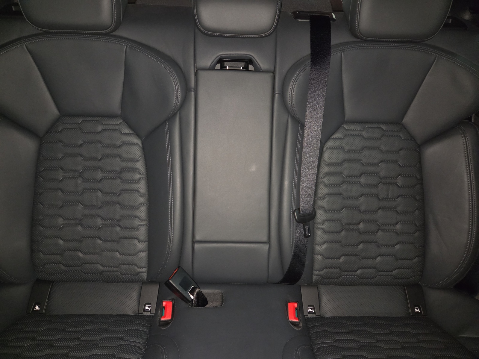 AUDI e-tron GT quattro-image-7
