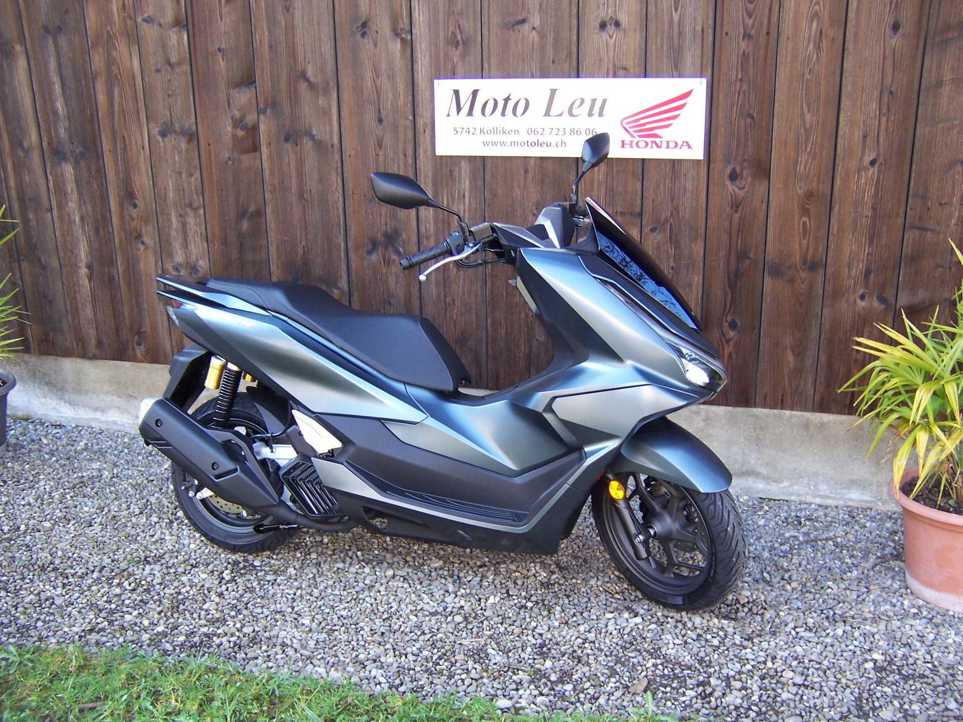 HONDA PCX 125 DX TFT. connectivity-showroom-element-1
