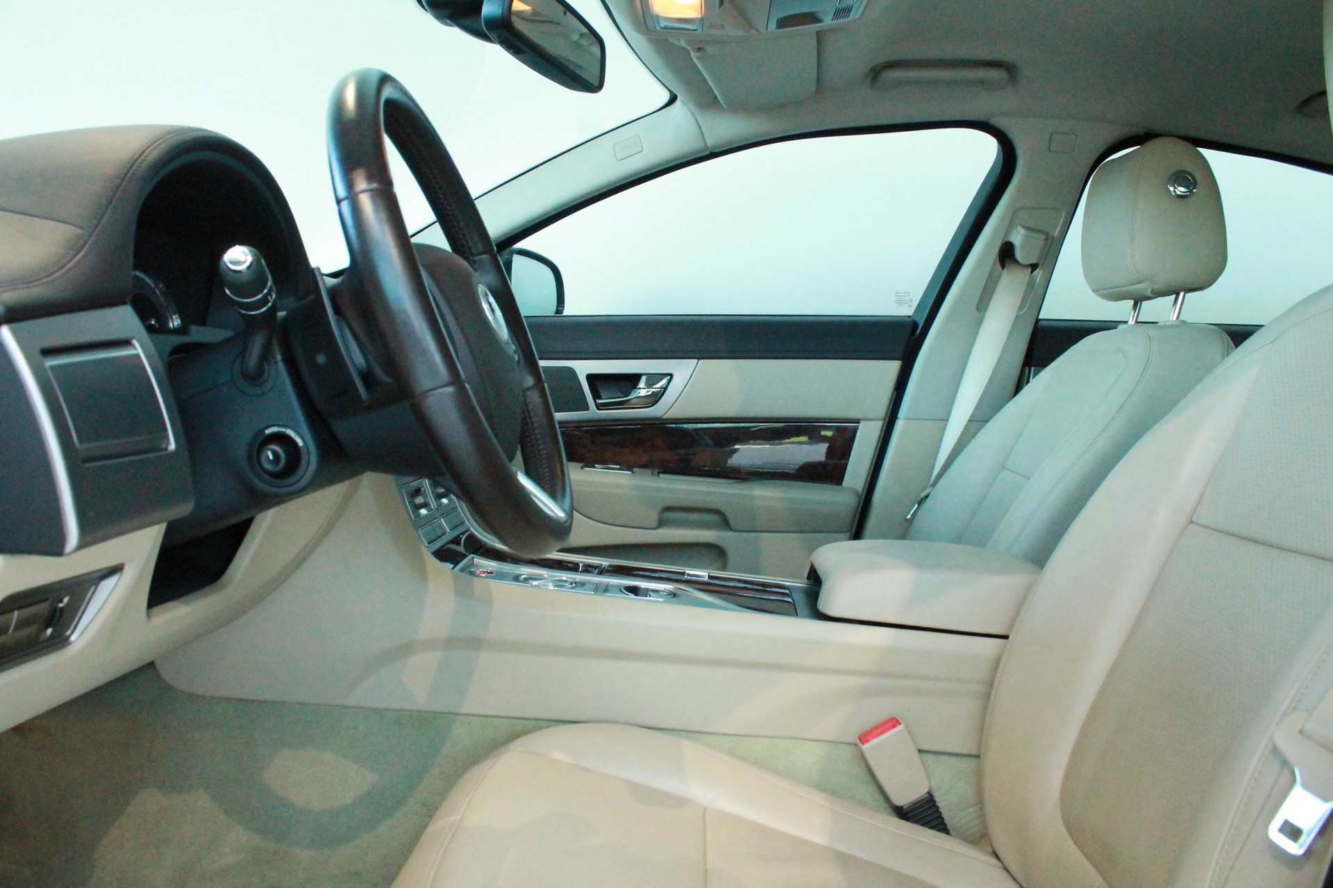 JAGUAR XF 3.0d S V6 Premium Luxury-image-4