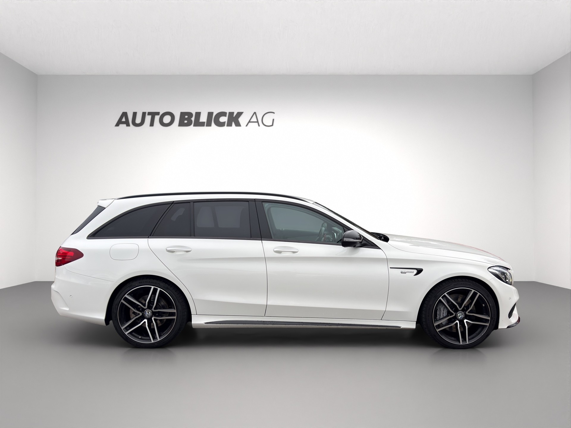 MERCEDES-BENZ C 43 AMG 4Matic 9G-Tronic-image-4