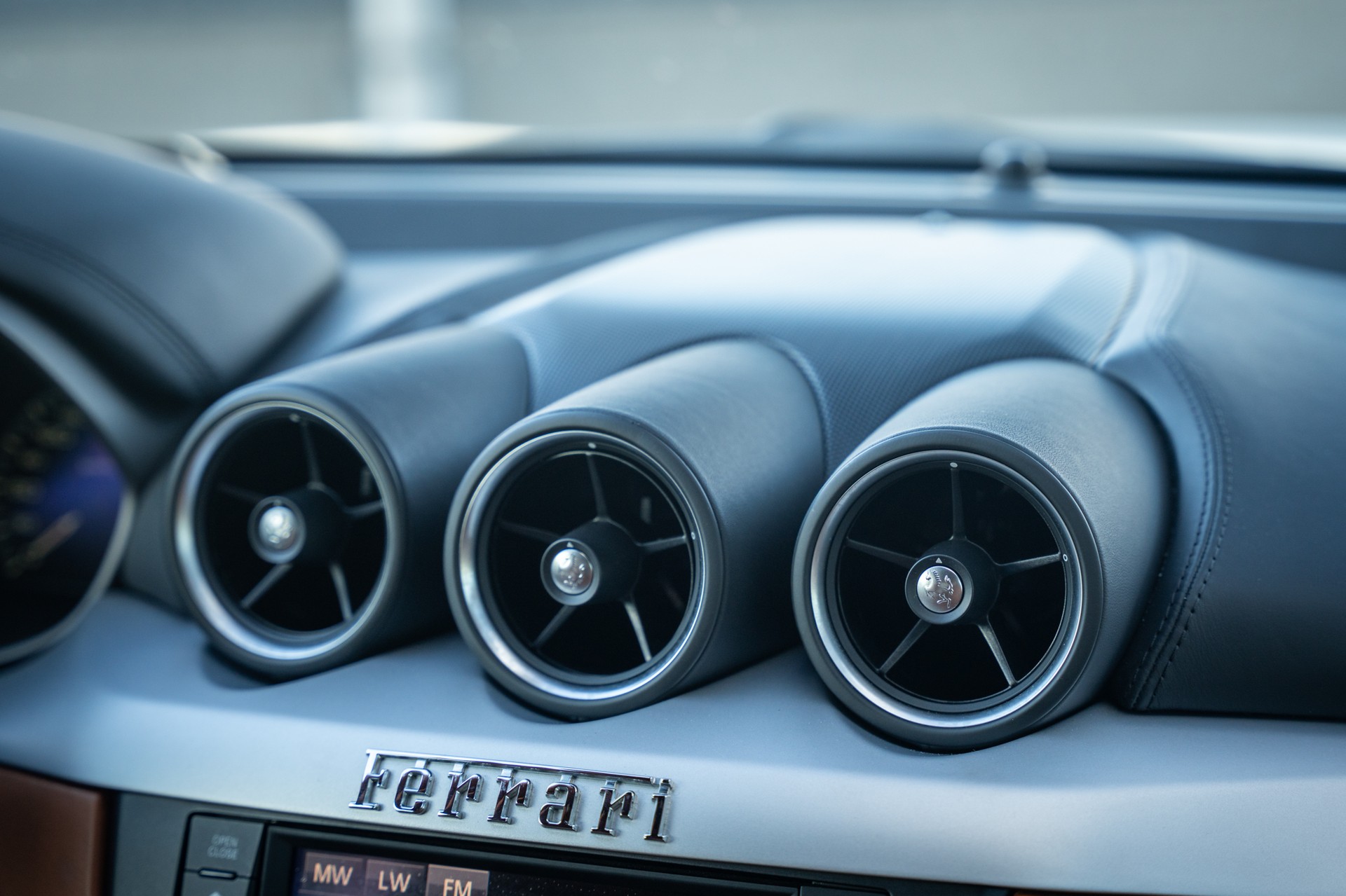 FERRARI FF-image-14
