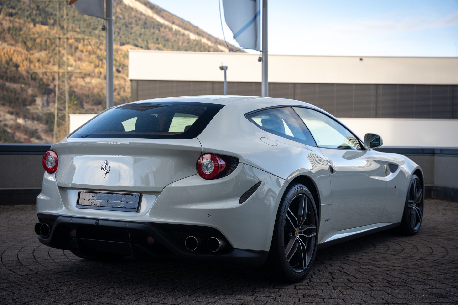 FERRARI FF-image-2