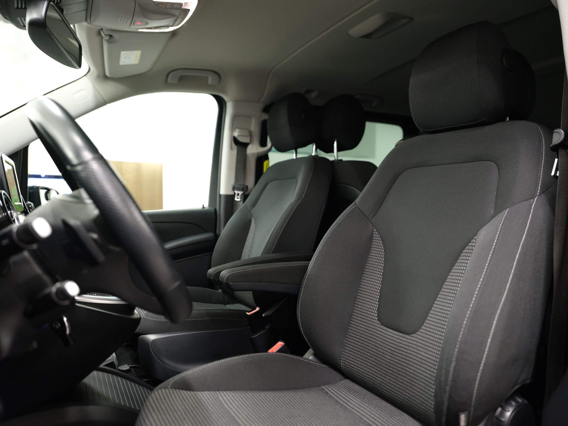 MERCEDES-BENZ V 220 d lang 4Matic 9G-Tronic-image-14