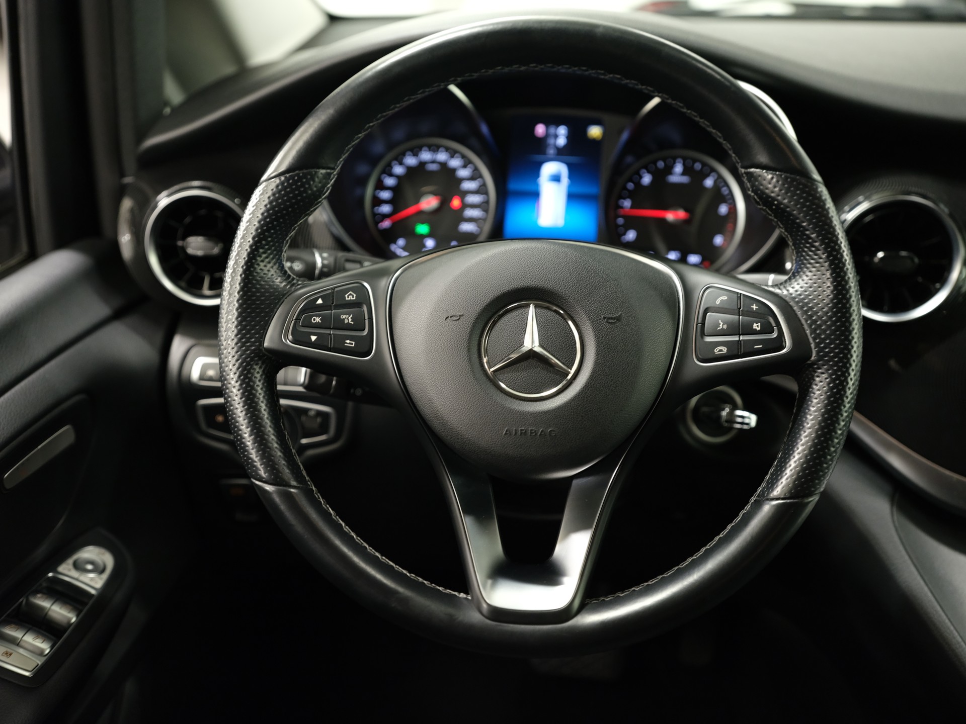 MERCEDES-BENZ V 220 d lang 4Matic 9G-Tronic-image-15