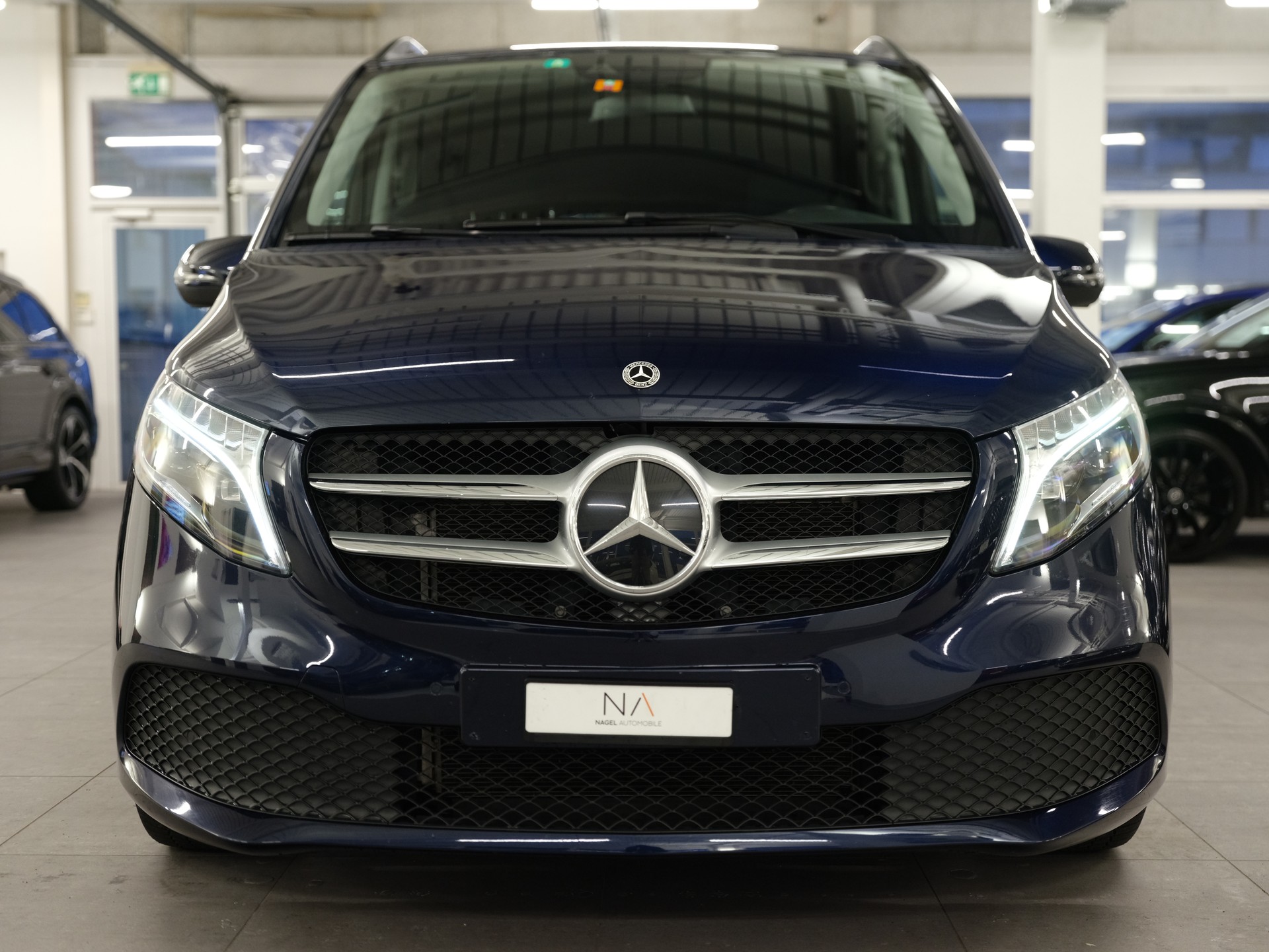 MERCEDES-BENZ V 220 d lang 4Matic 9G-Tronic-image-2